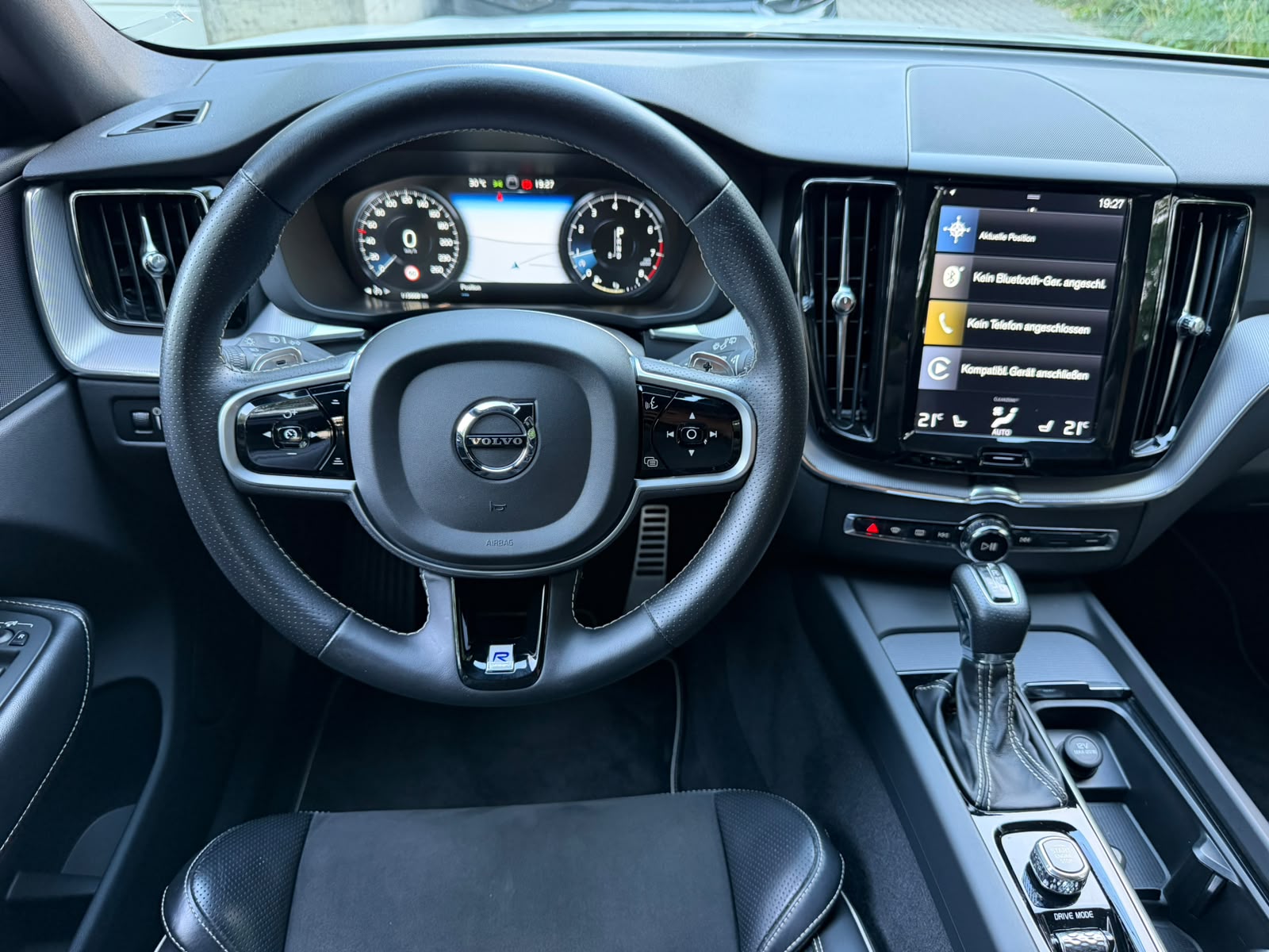 VOLVO XC60 T5 AWD R-Design Geartronic-image-24