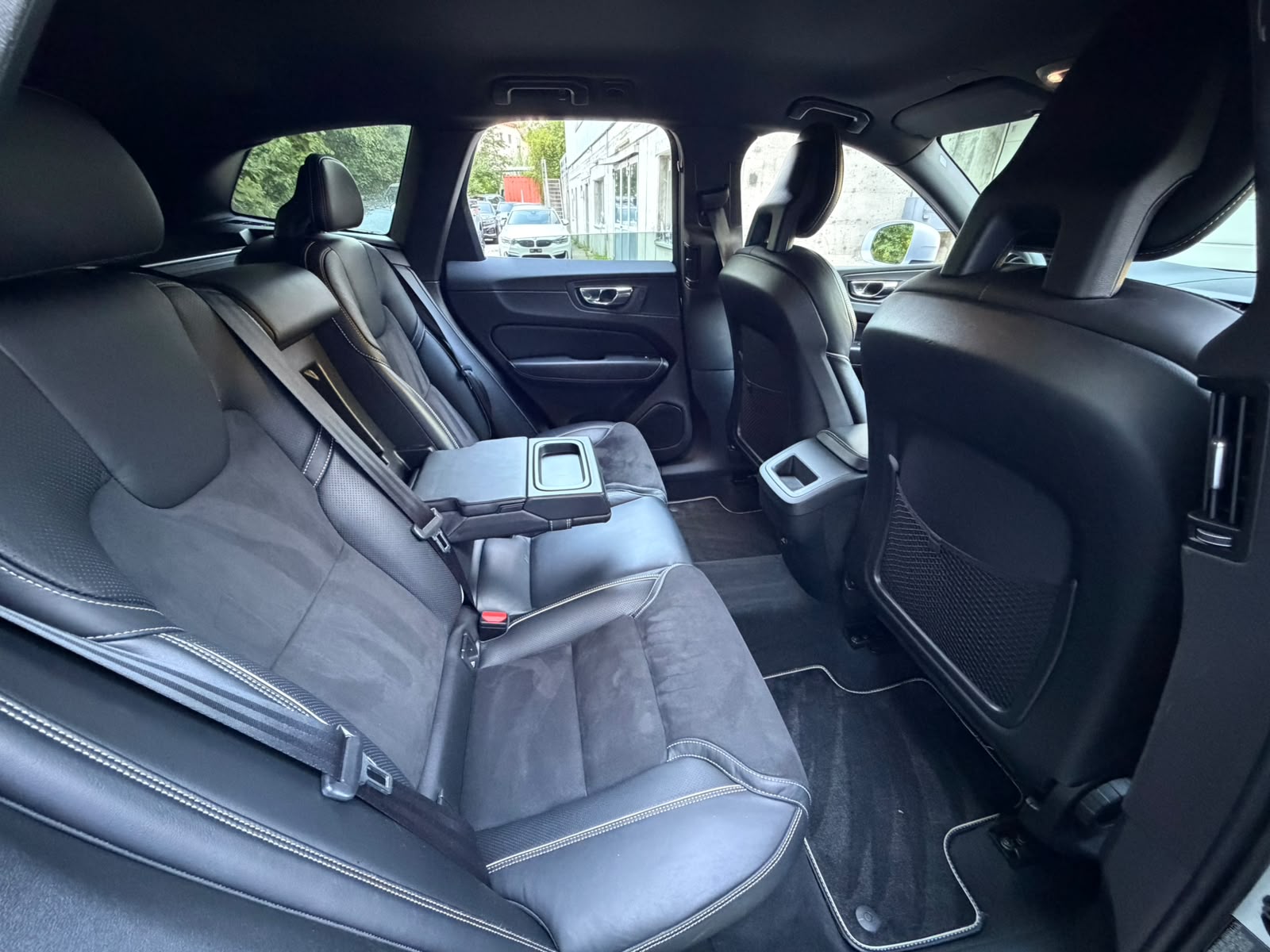 VOLVO XC60 T5 AWD R-Design Geartronic-image-19
