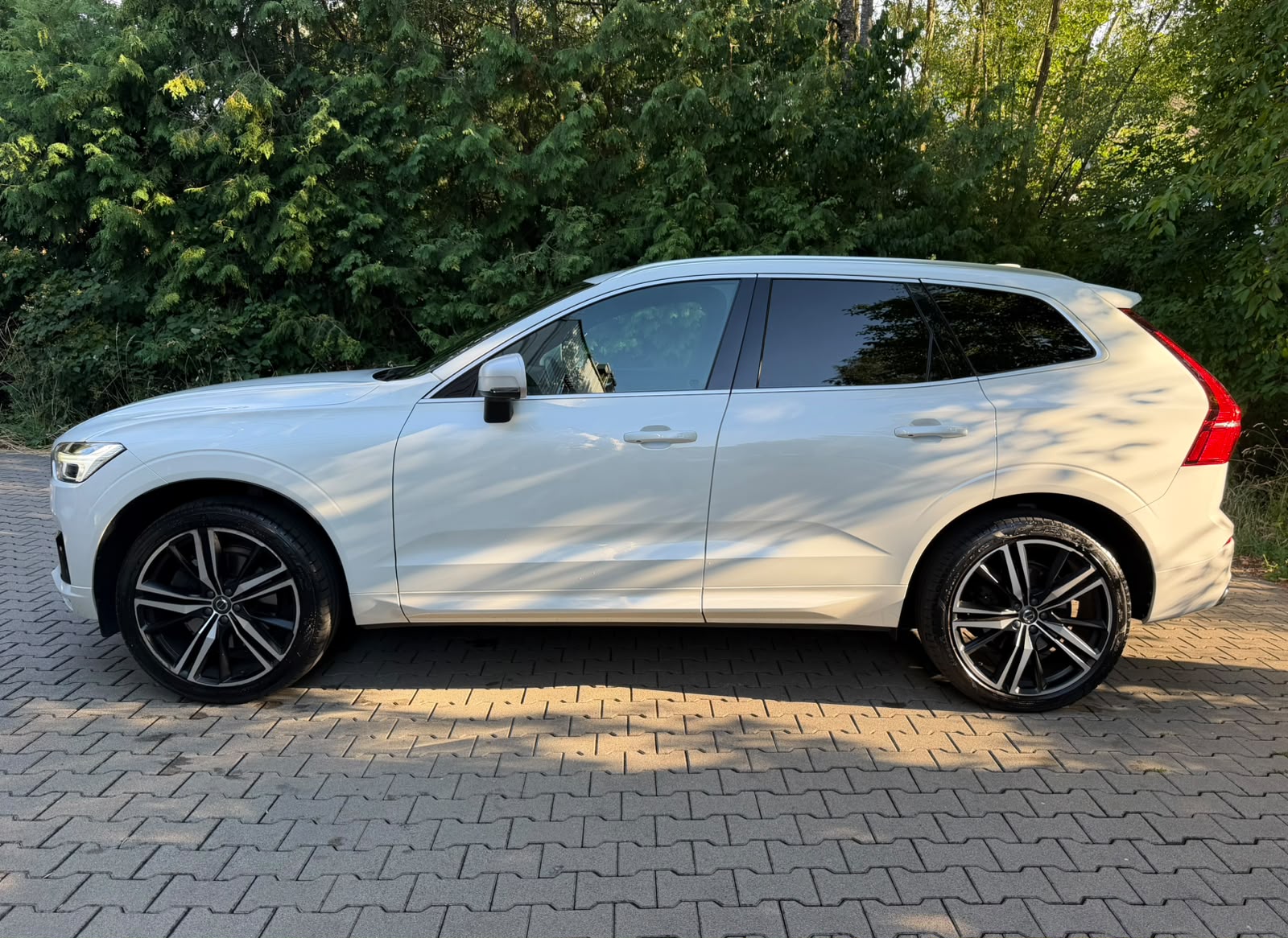 VOLVO XC60 T5 AWD R-Design Geartronic-image-1