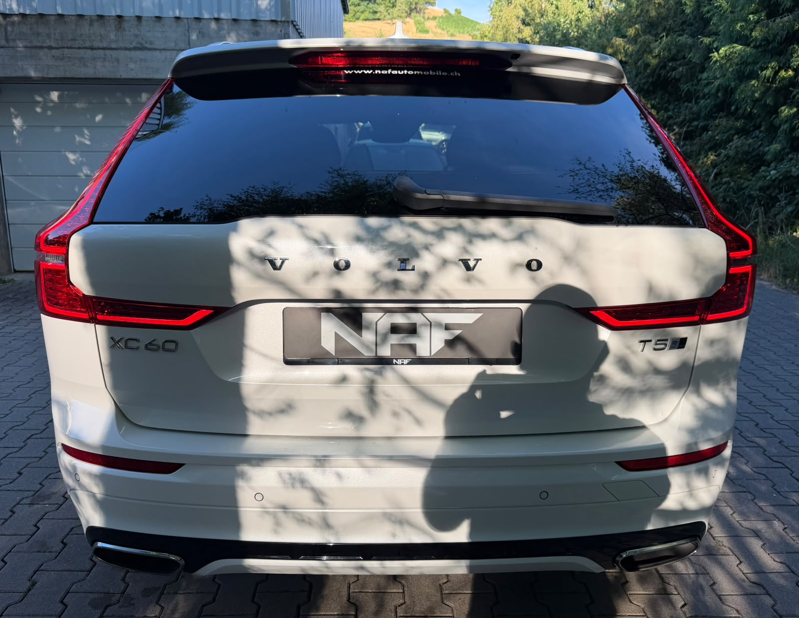 VOLVO XC60 T5 AWD R-Design Geartronic-image-3