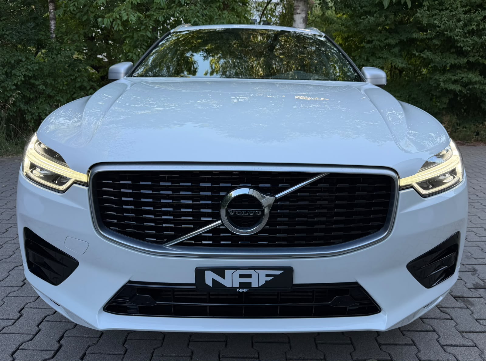 VOLVO XC60 T5 AWD R-Design Geartronic-image-10