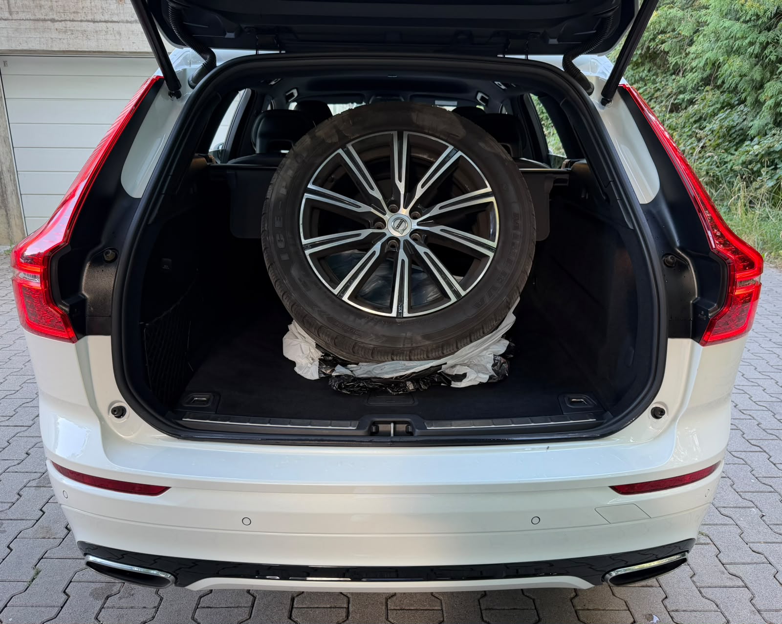 VOLVO XC60 T5 AWD R-Design Geartronic-image-17