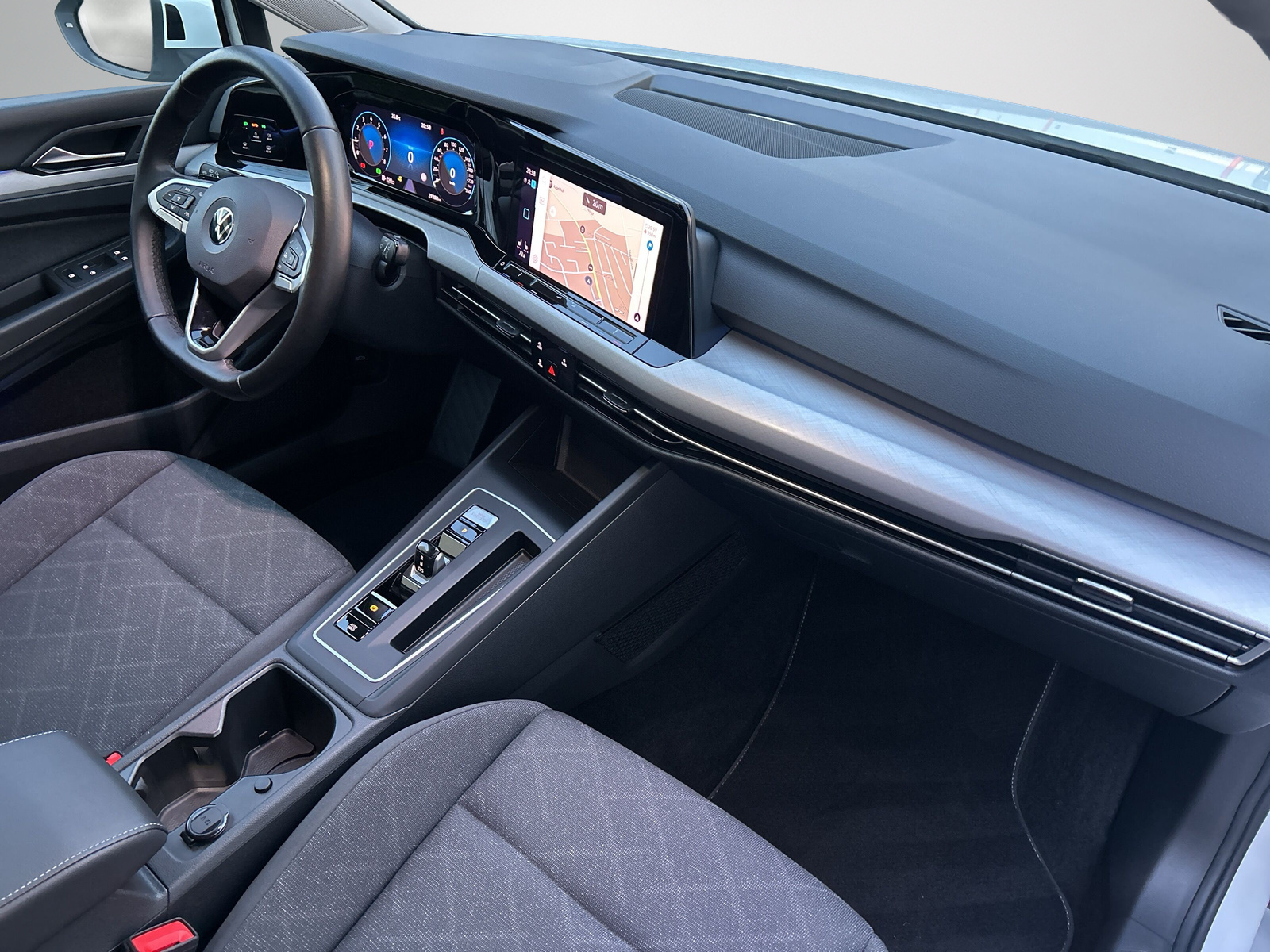 VW Golf 1.0 eTSI mHEV ACTLife DSG -CH Fahrzeug-Apple Car Play-Keyless-Rückfahrkamera-Adaptiver Tempomat-Sitzheizung--image-7