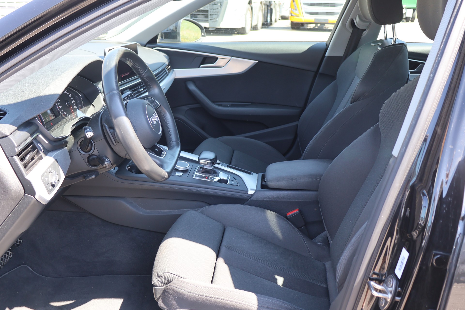 AUDI A4 Avant 40 TDI Sport quattro S-tronic-image-5