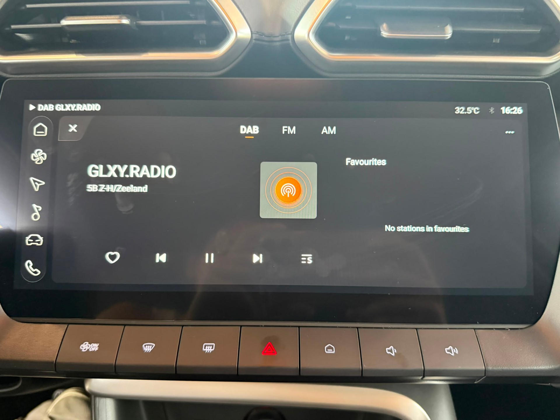 MG ZS 1.5 Hybrid+ Luxury-image-17