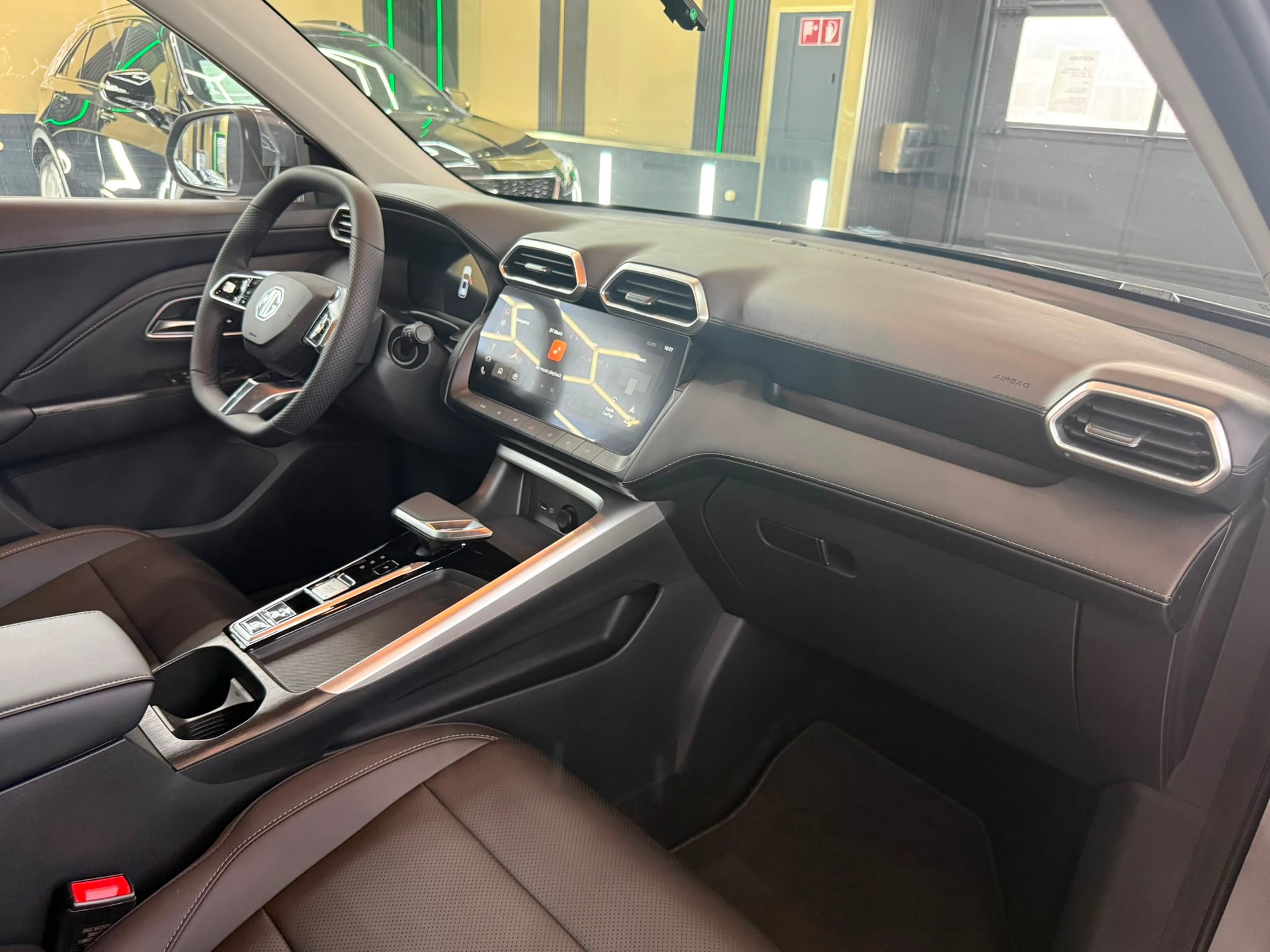 MG ZS 1.5 Hybrid+ Luxury-image-10