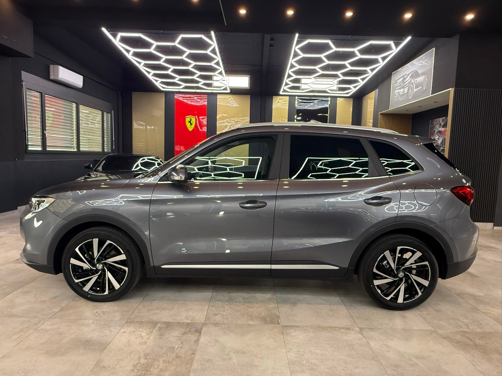 MG ZS 1.5 Hybrid+ Luxury-image-7
