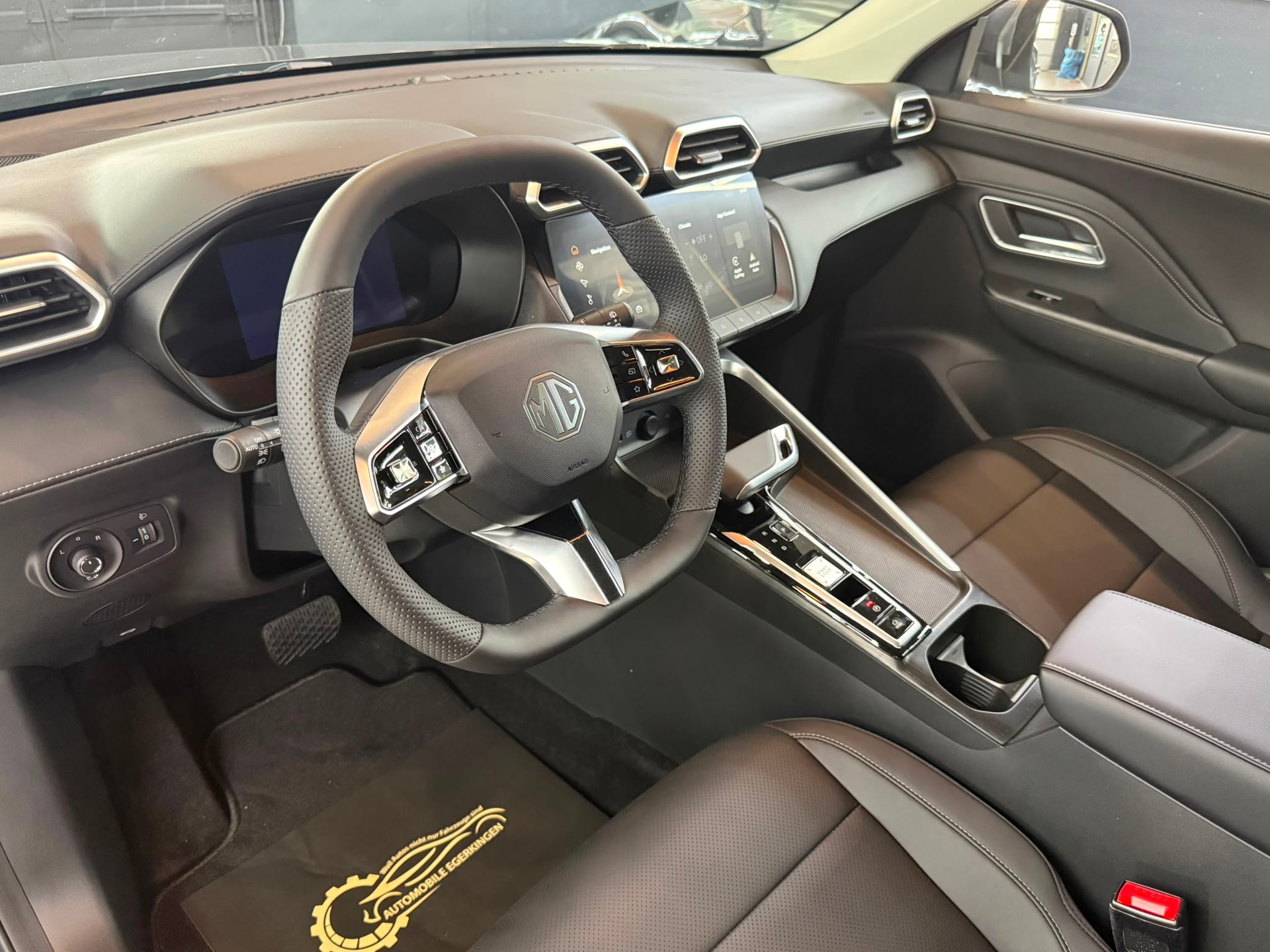 MG ZS 1.5 Hybrid+ Luxury-image-8
