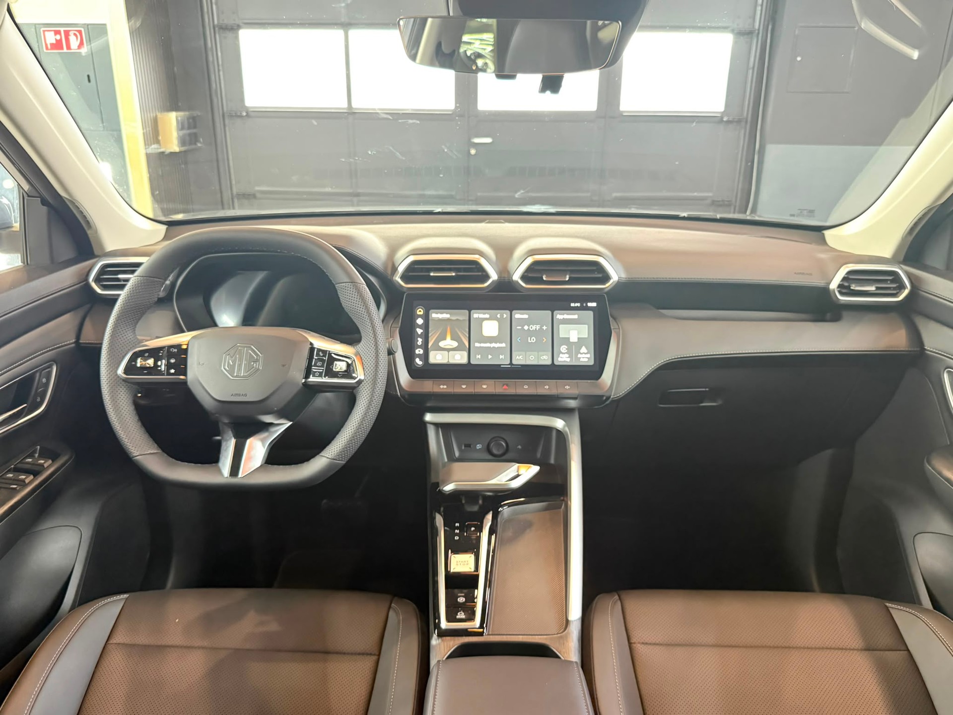 MG ZS 1.5 Hybrid+ Luxury-image-12
