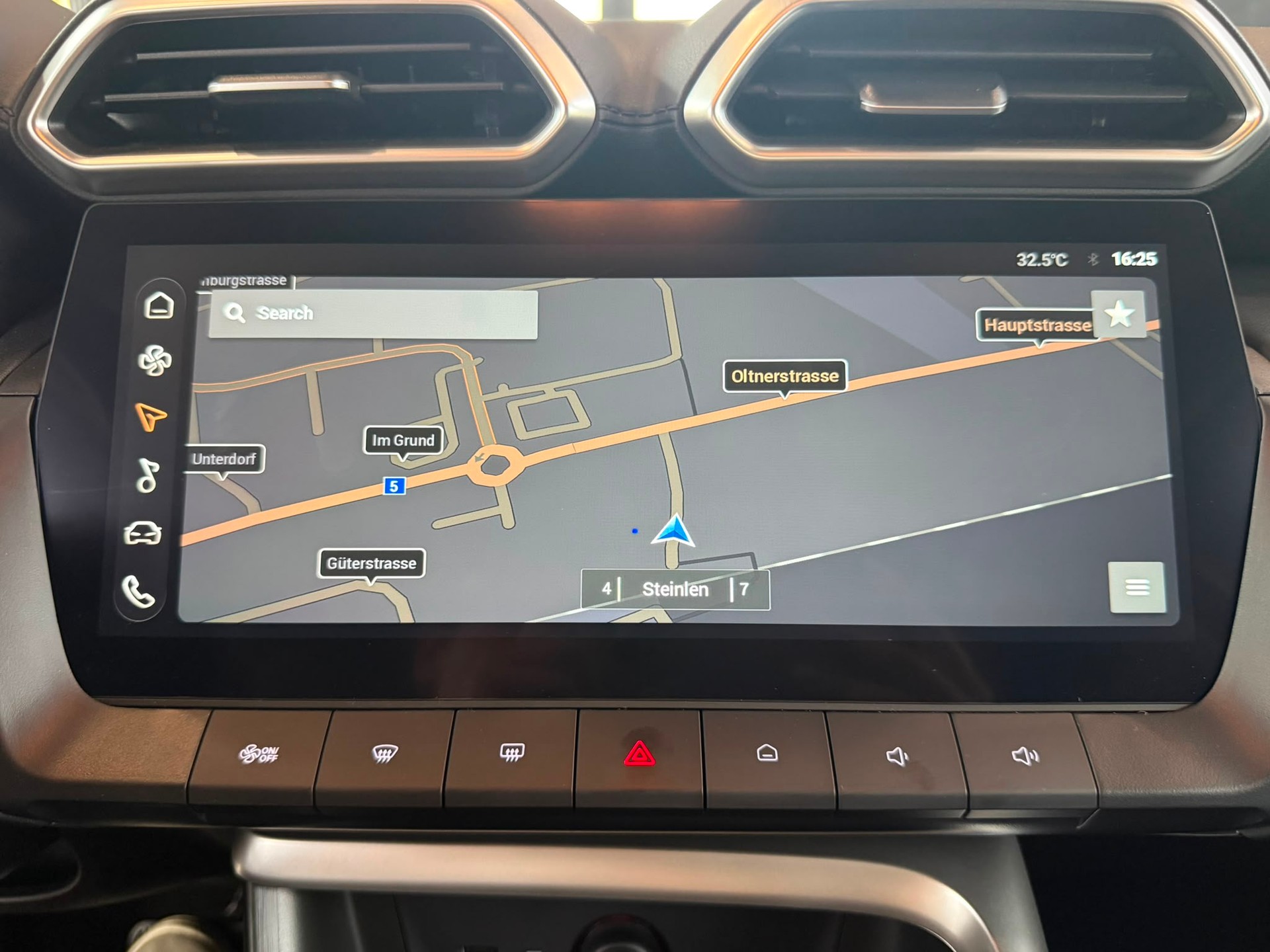 MG ZS 1.5 Hybrid+ Luxury-image-16