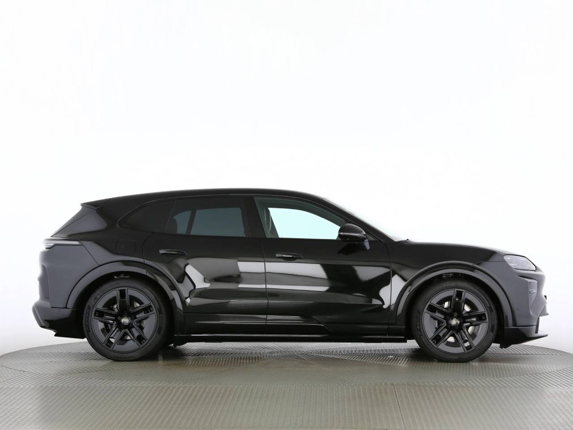 PORSCHE Cayenne Turbo Electric-image-24