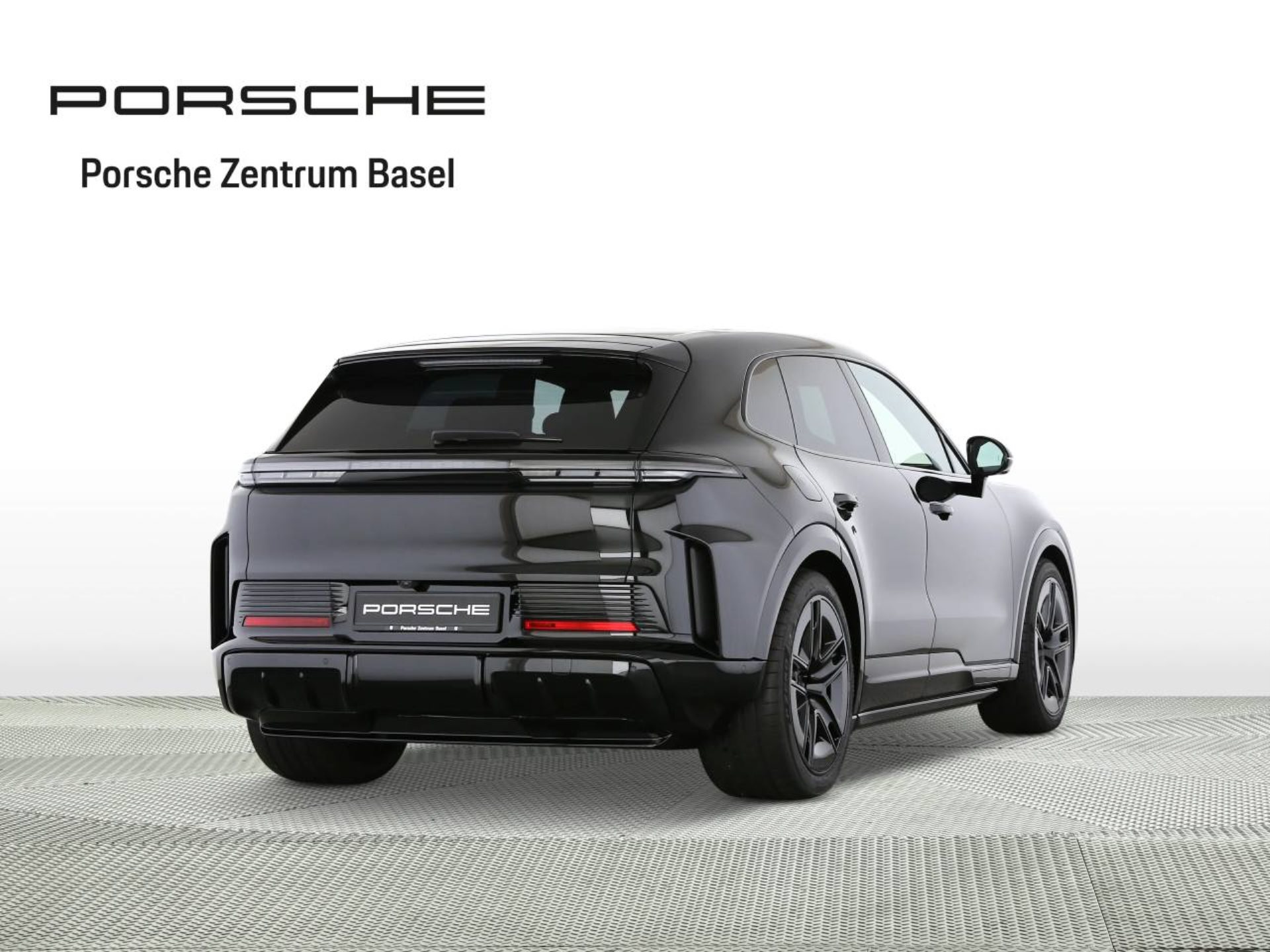 PORSCHE Cayenne Turbo Electric-showroom-element-2
