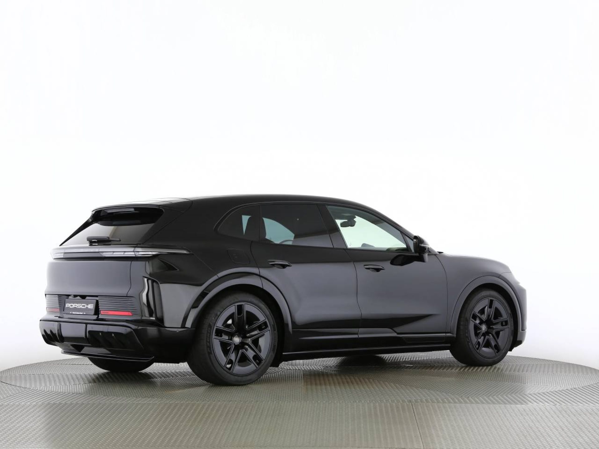 PORSCHE Cayenne Turbo Electric-image-21