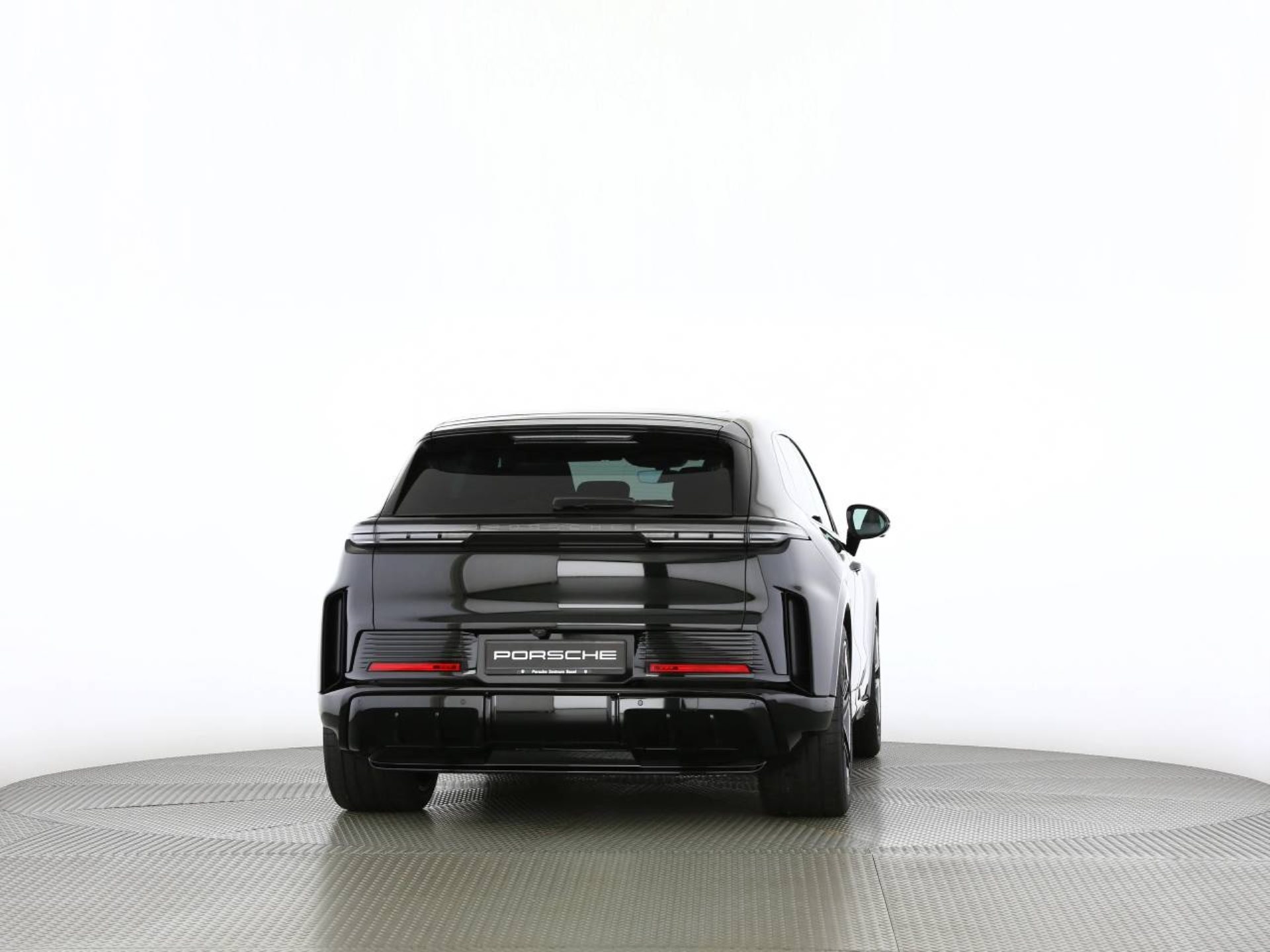 PORSCHE Cayenne Turbo Electric-image-18