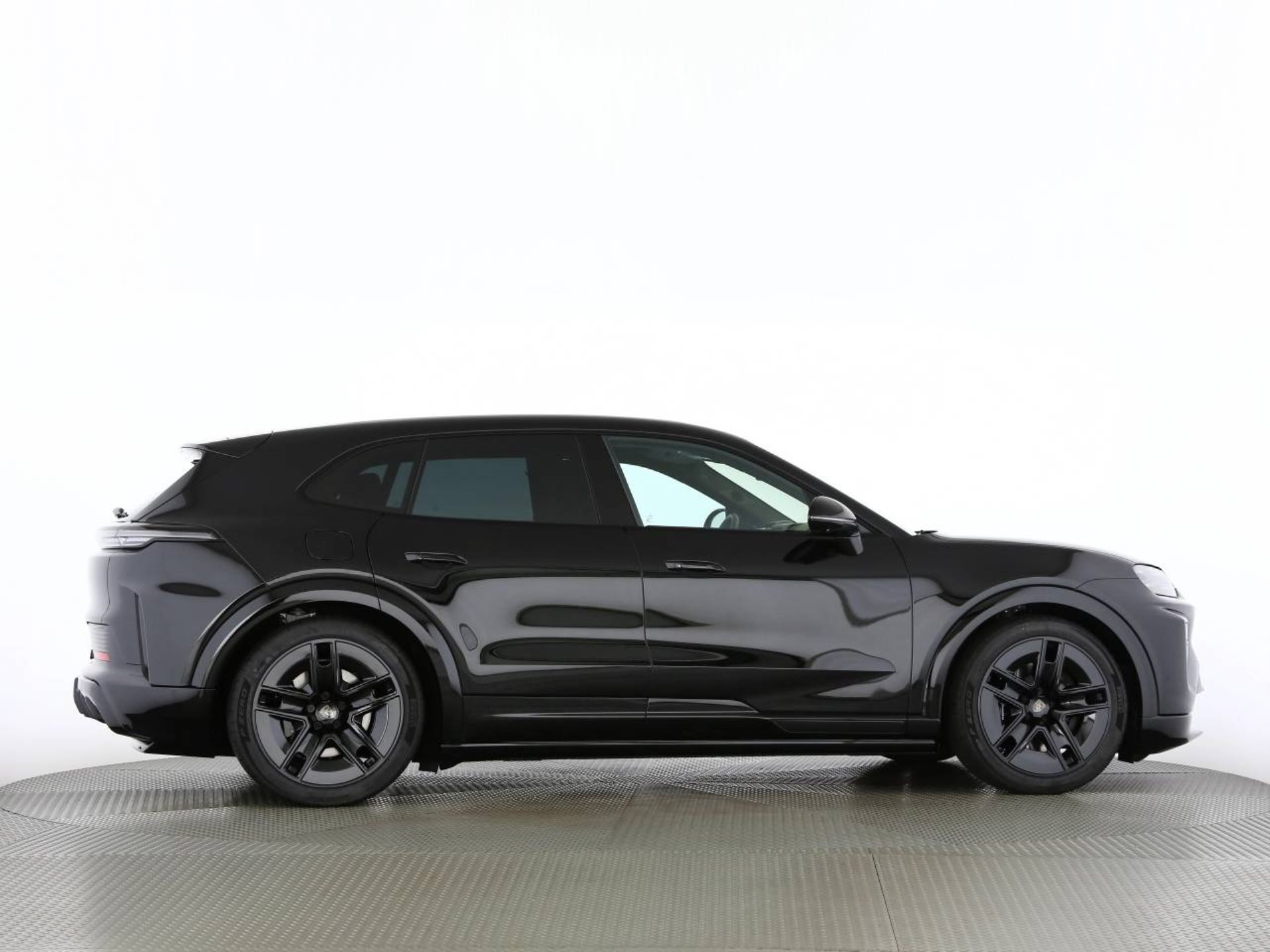 PORSCHE Cayenne Turbo Electric-image-23
