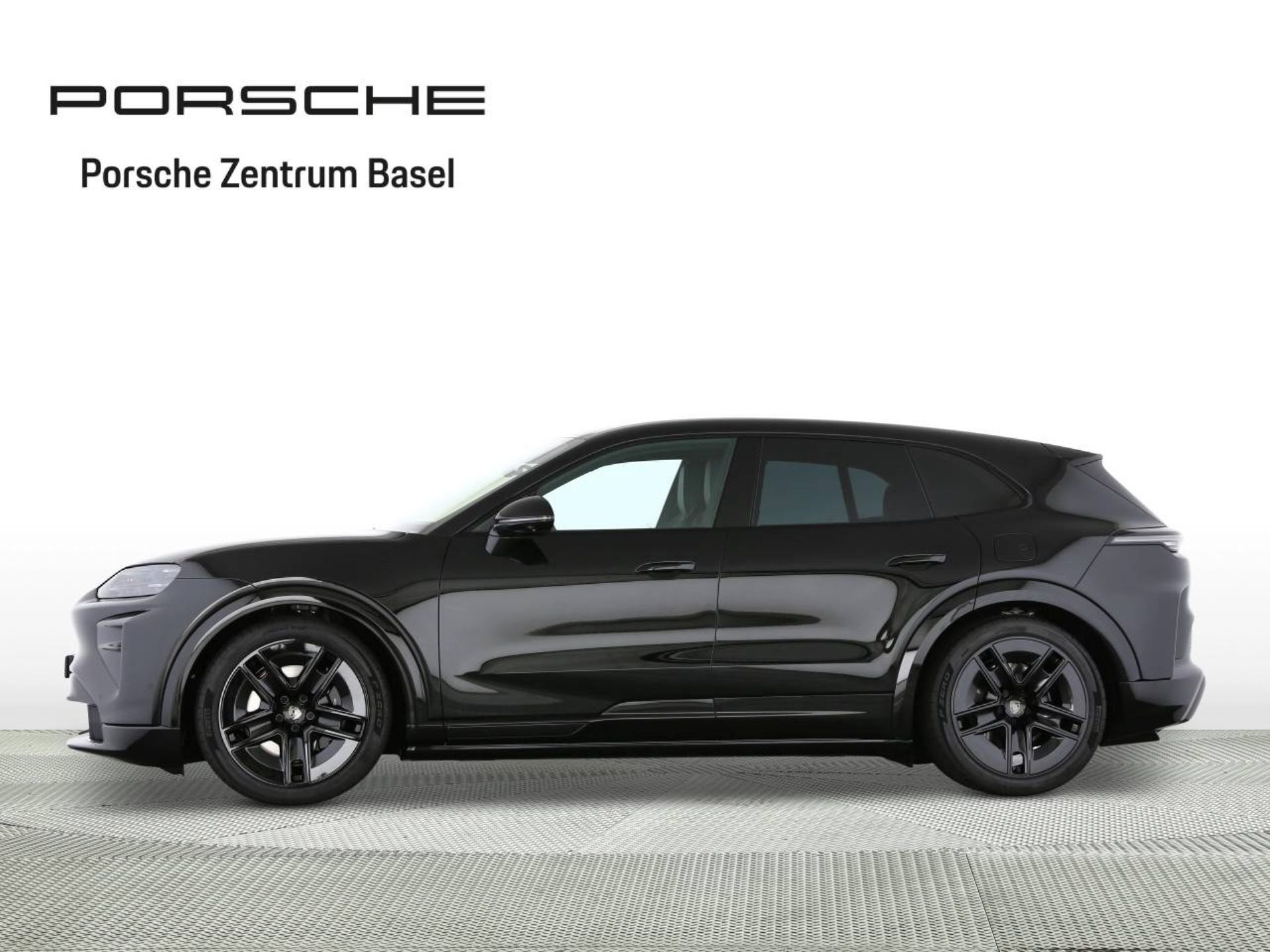 PORSCHE Cayenne Turbo Electric-showroom-element-1