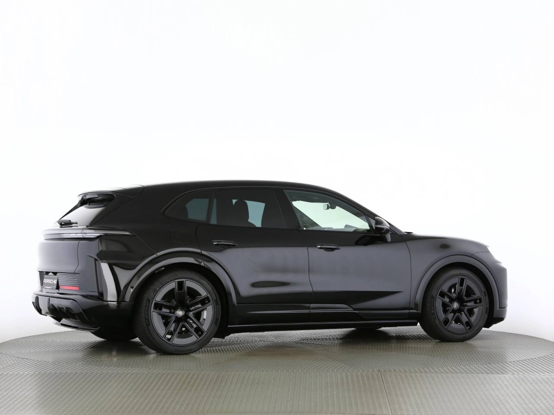 PORSCHE Cayenne Turbo Electric-image-22