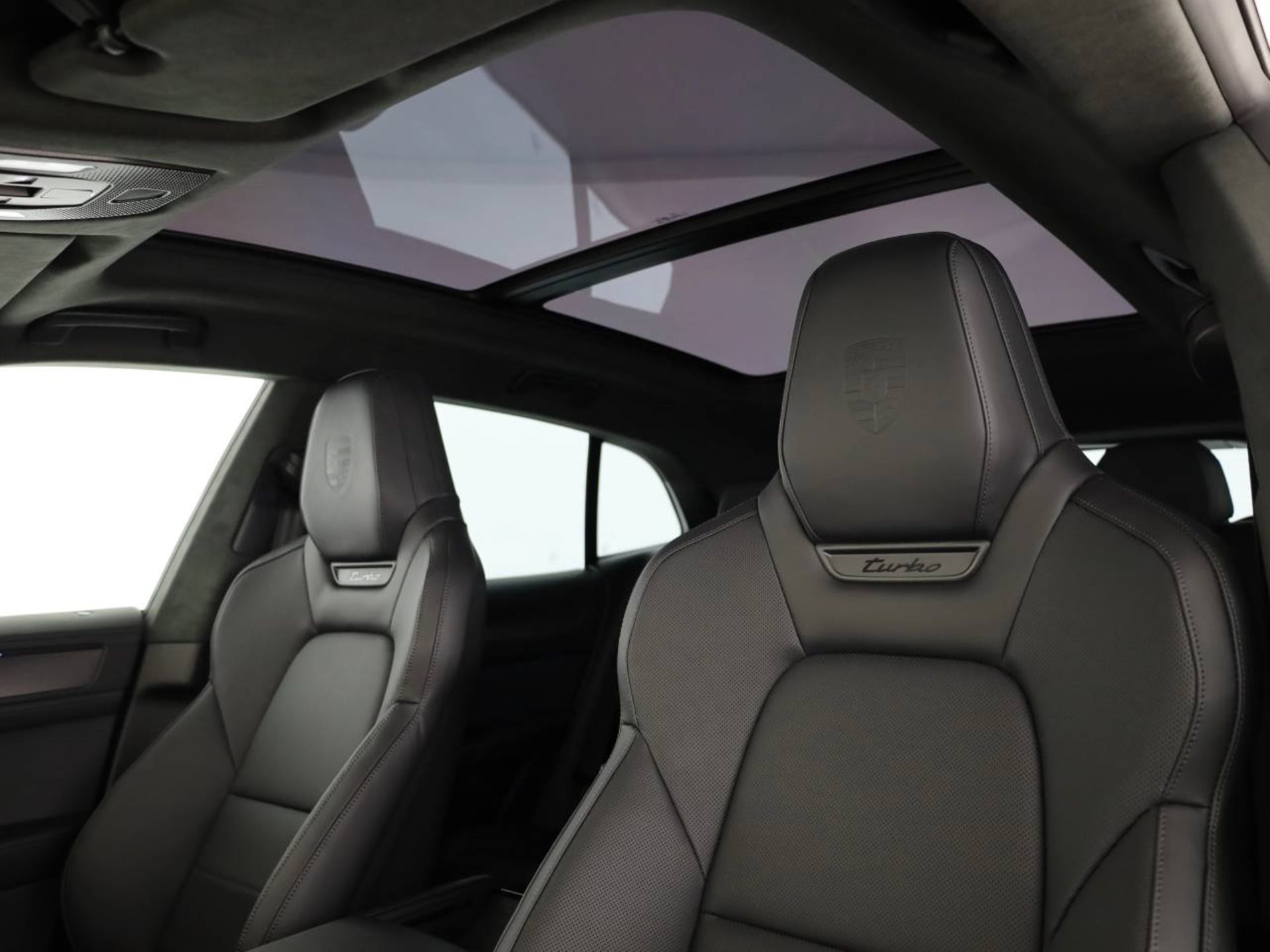 PORSCHE Cayenne Turbo Electric-image-4