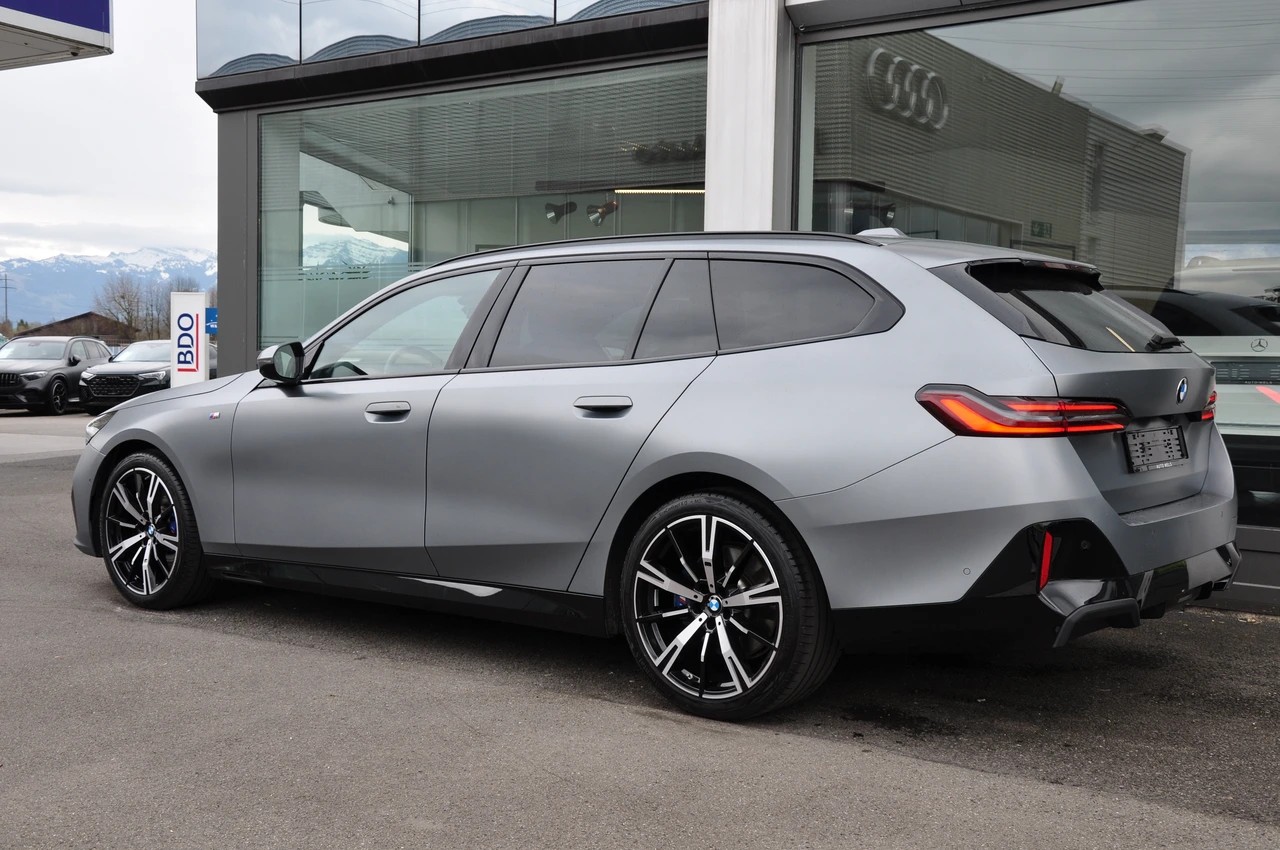 BMW 520d xDrive 48V Touring M Sport Pro Steptronic-image-8