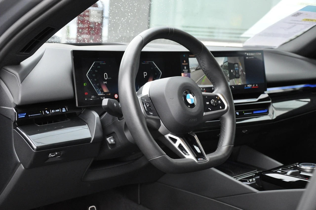 BMW 520d xDrive 48V Touring M Sport Pro Steptronic-image-18
