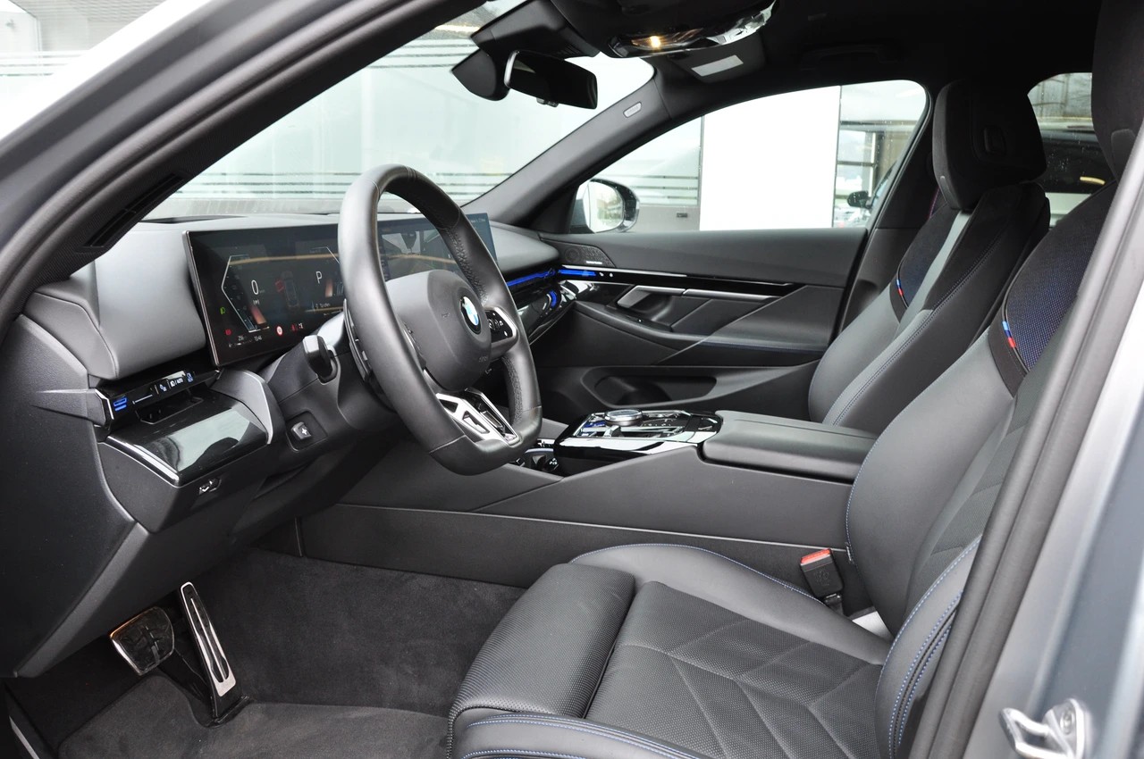 BMW 520d xDrive 48V Touring M Sport Pro Steptronic-image-22