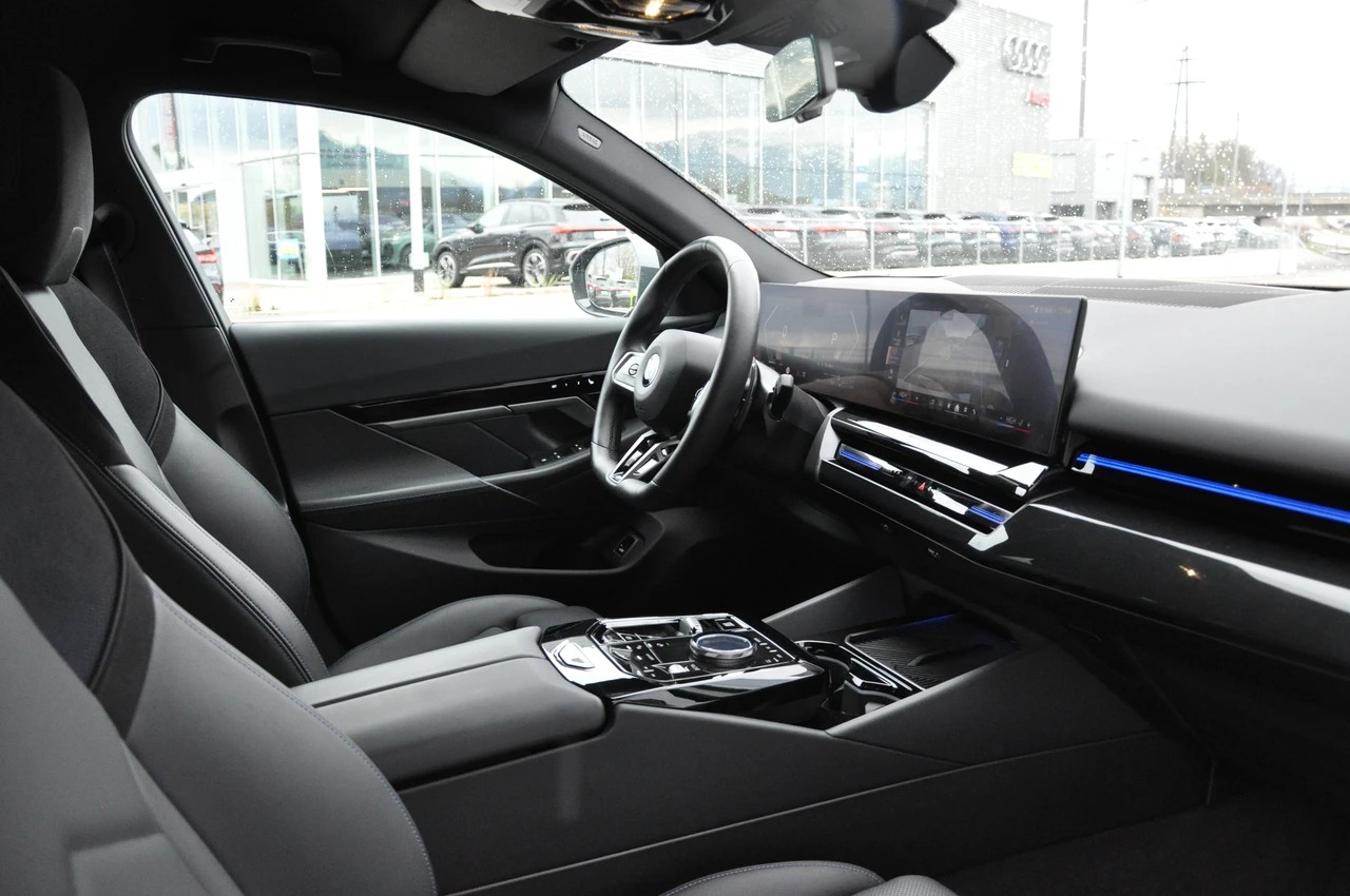BMW 520d xDrive 48V Touring M Sport Pro Steptronic-image-15