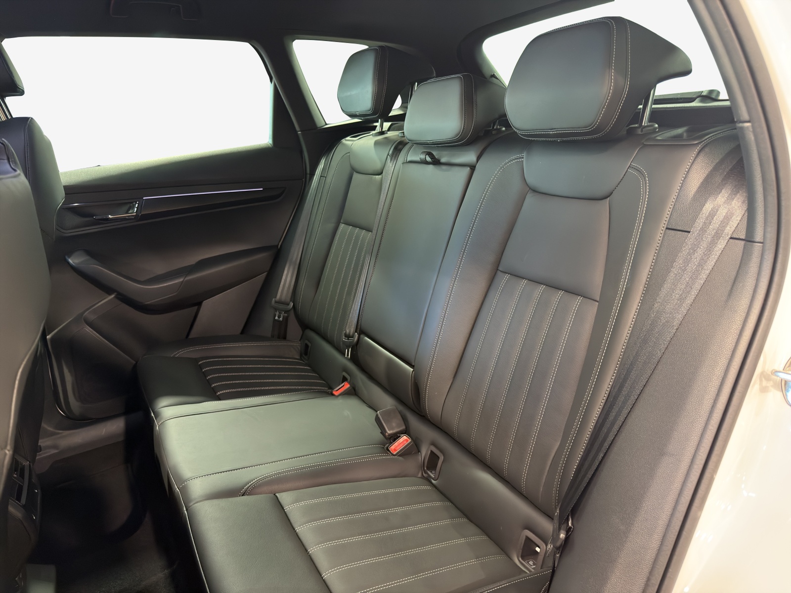 SKODA Karoq 2.0 TSI SportLine 4x4 DSG-image-11