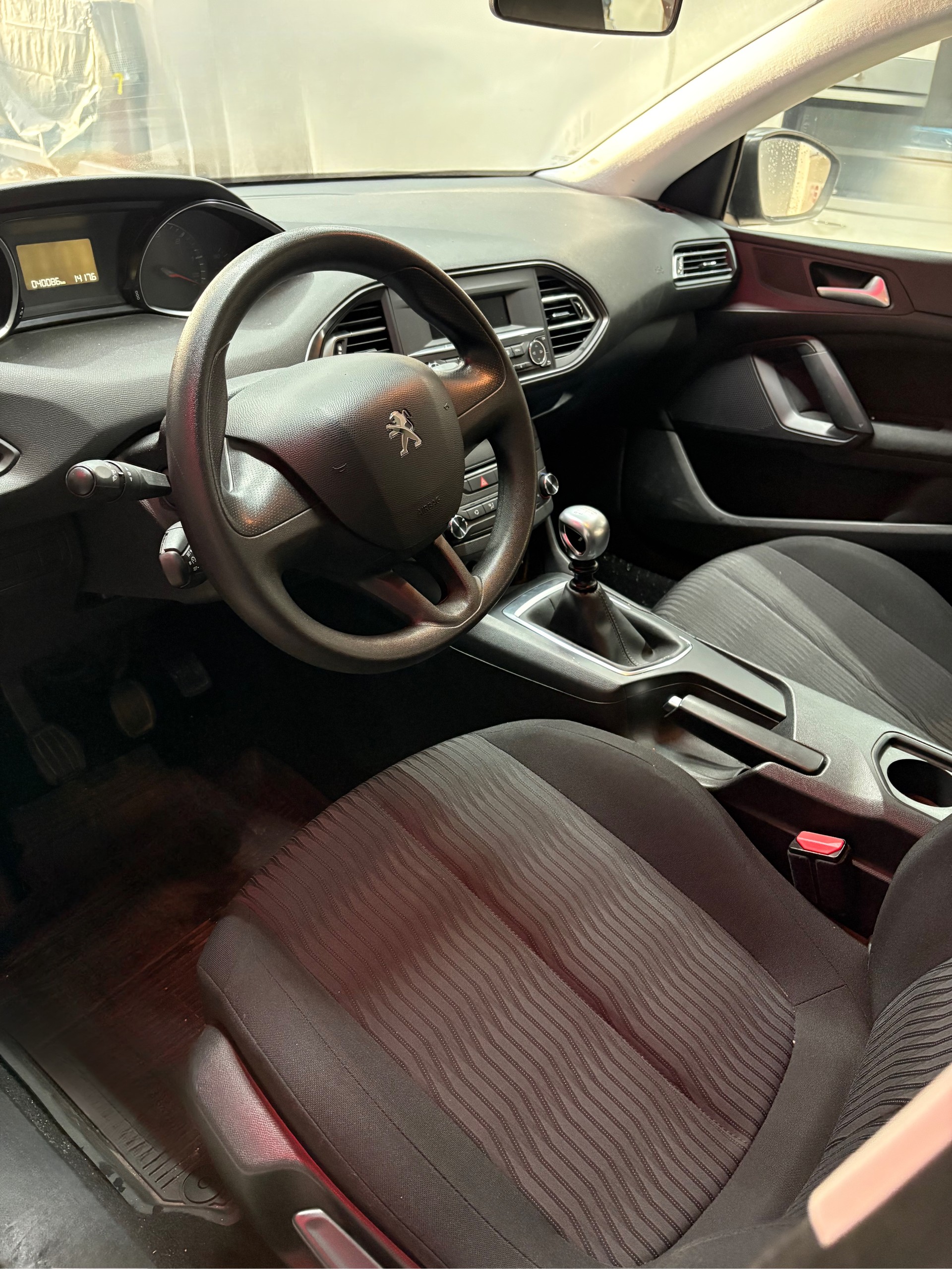 PEUGEOT 308 SW 1.6 BlueHDI Allure-image-4