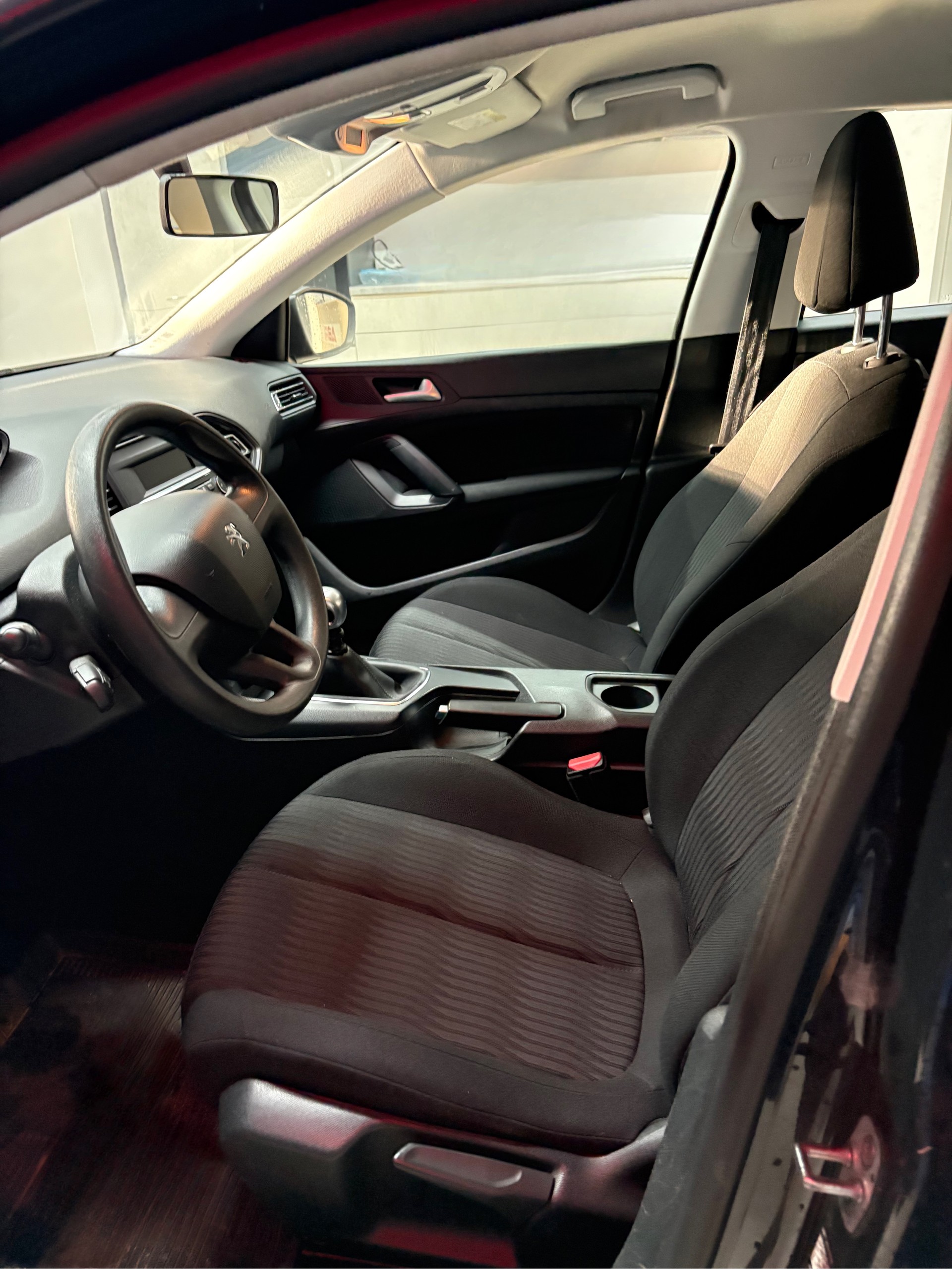 PEUGEOT 308 SW 1.6 BlueHDI Allure-image-5