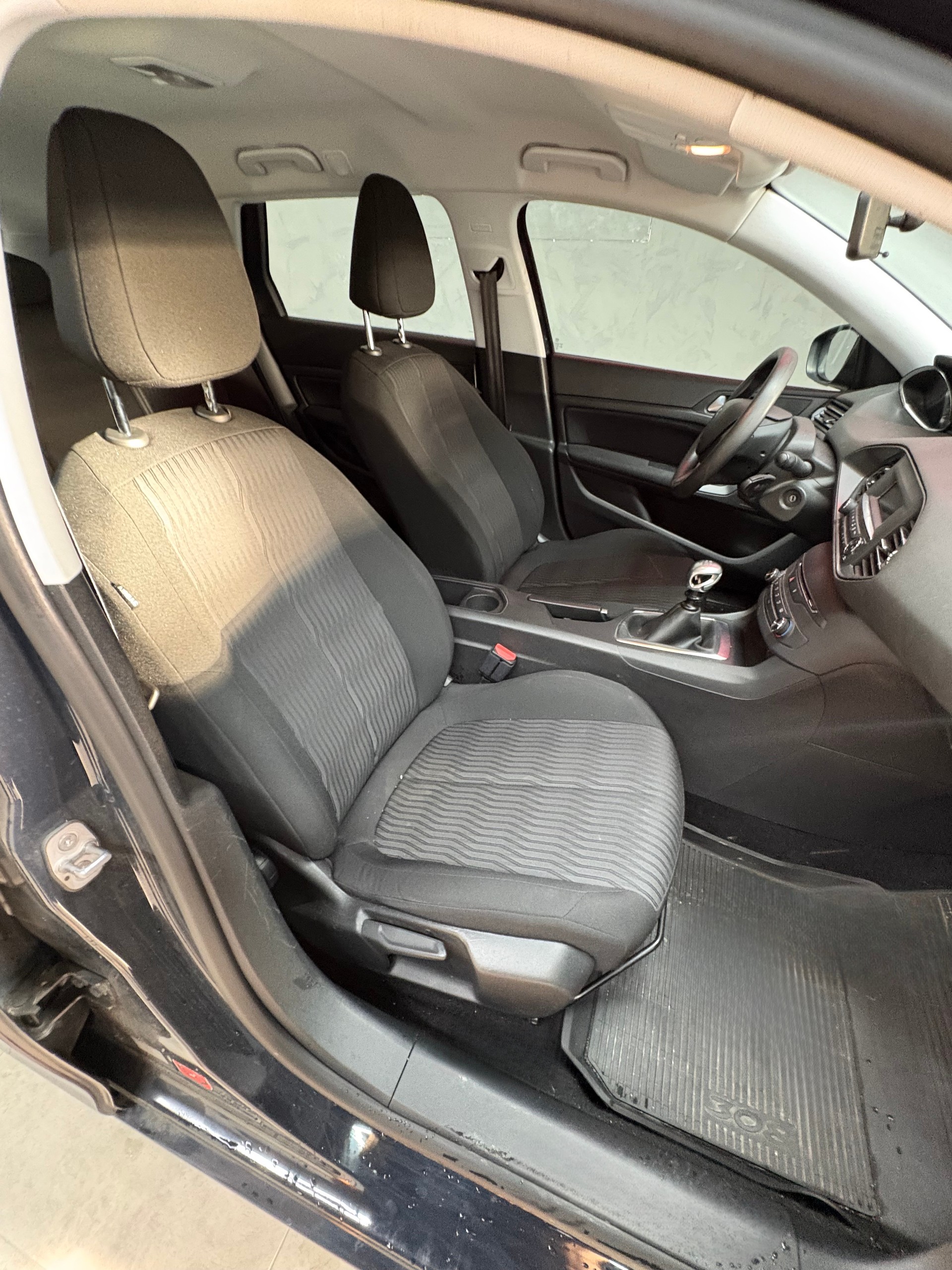 PEUGEOT 308 SW 1.6 BlueHDI Allure-image-6