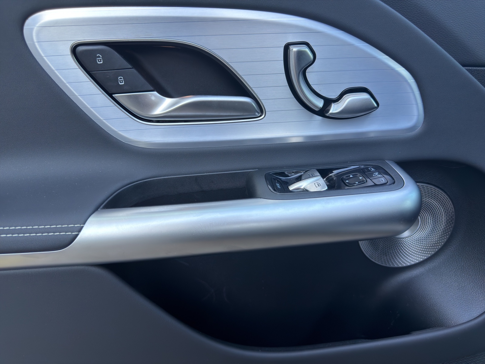 MERCEDES-BENZ GLB 220 4Matic 8G-Tronic-image-7