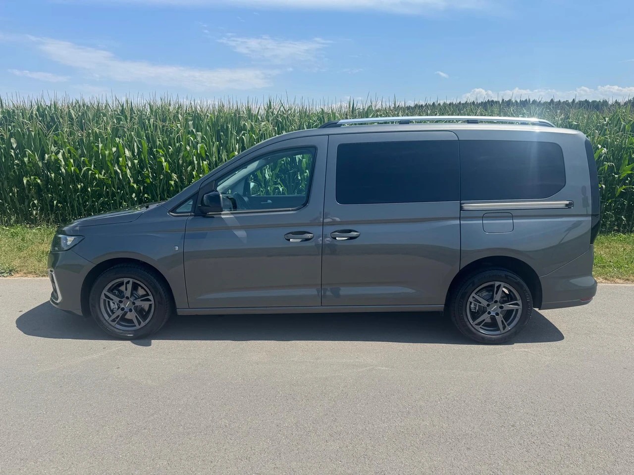 FORD Grand Tourneo Connect 2.0 EcoBlue Titanium Automat 4x4 mit Anhängerkupplung und 7 Sitzen-image-2