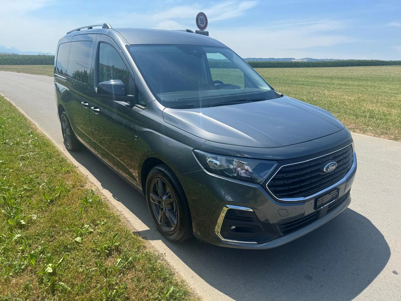 FORD Grand Tourneo Connect 2.0 EcoBlue Titanium Automat 4x4 mit Anhängerkupplung und 7 Sitzen-image-1