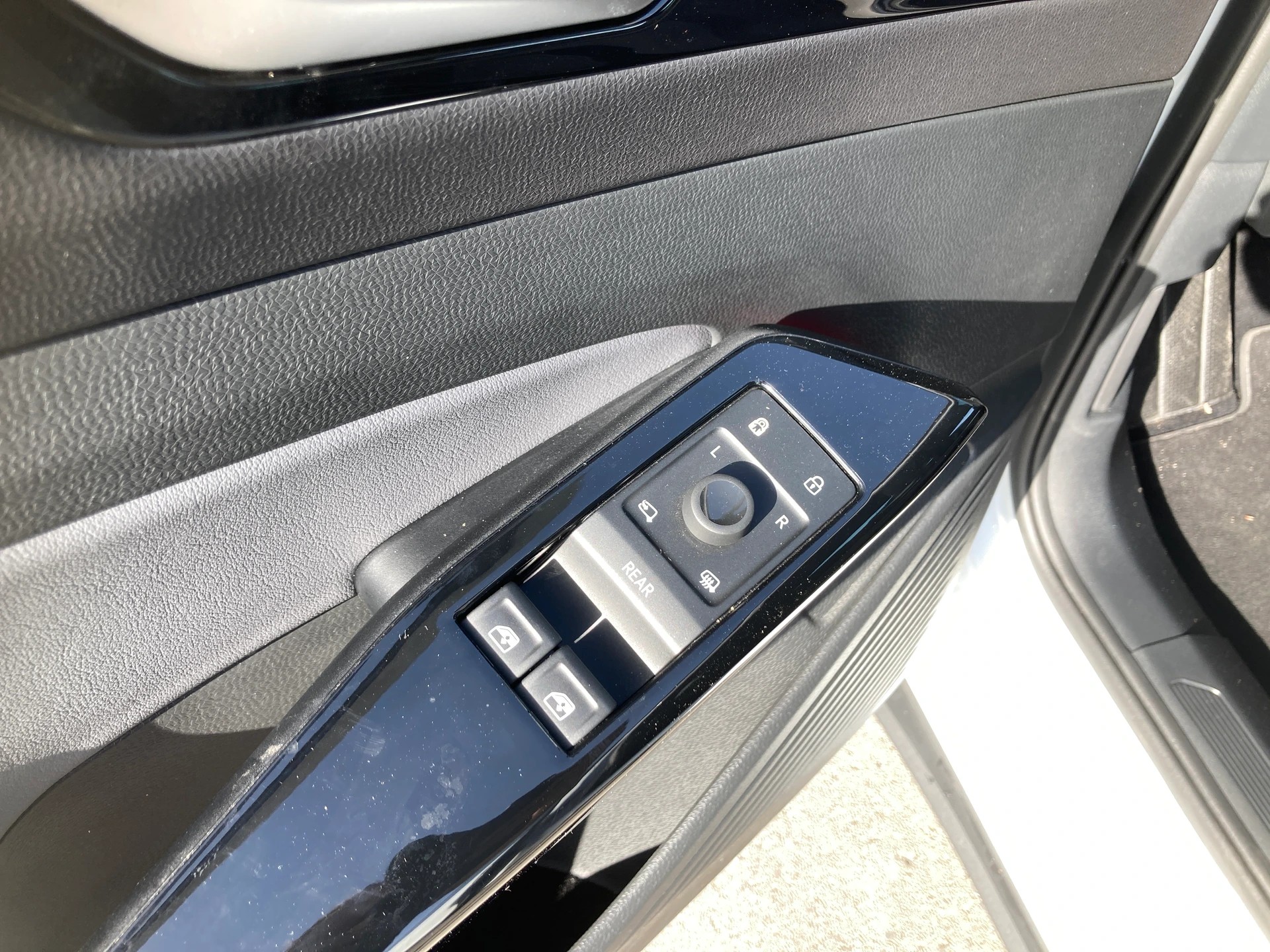 VW ID.4 Pure Performance mit Anhängerkupplung-image-9