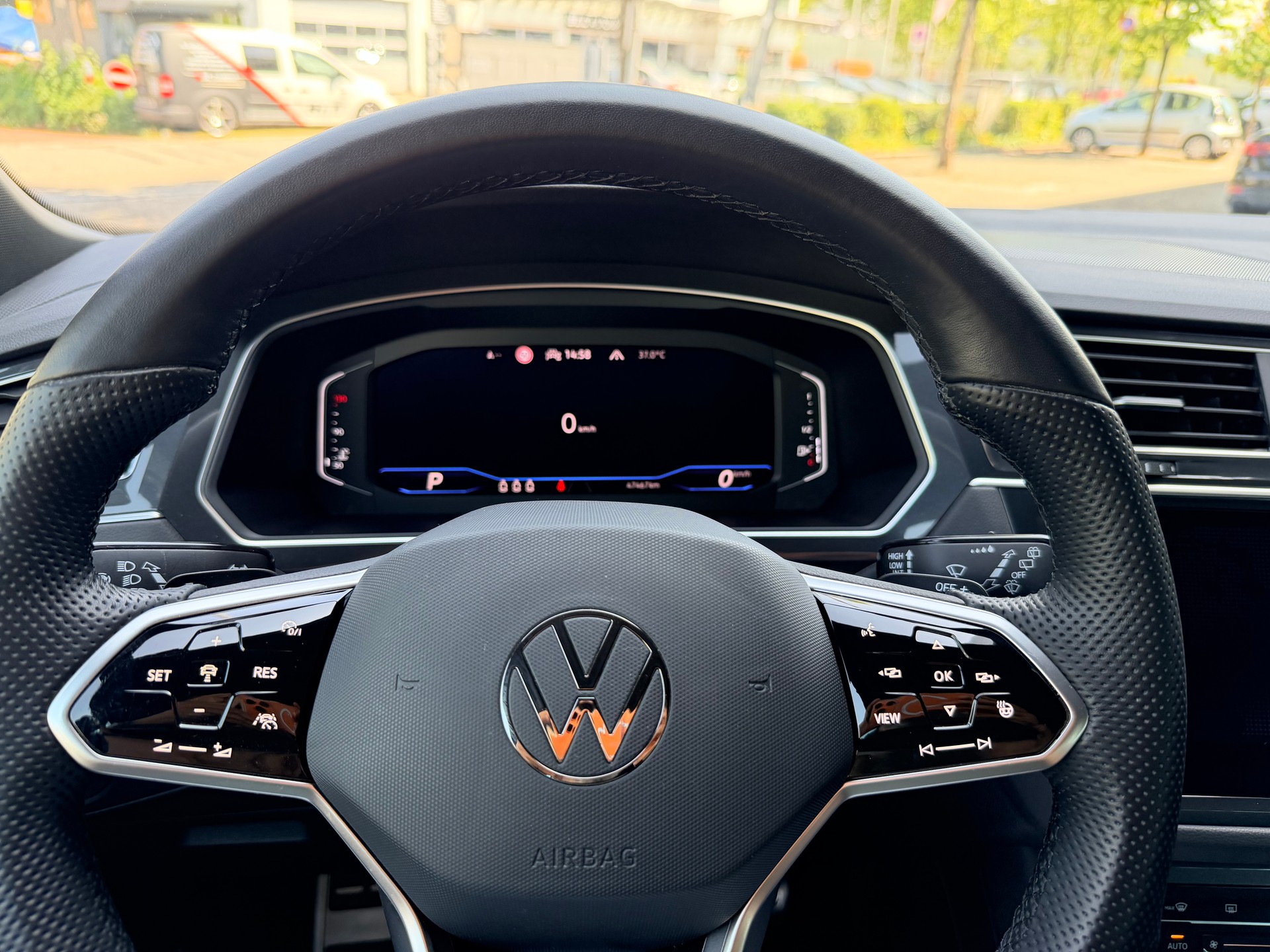 VW Tiguan 2.0TSI R-Line 4Motion DSG-image-15