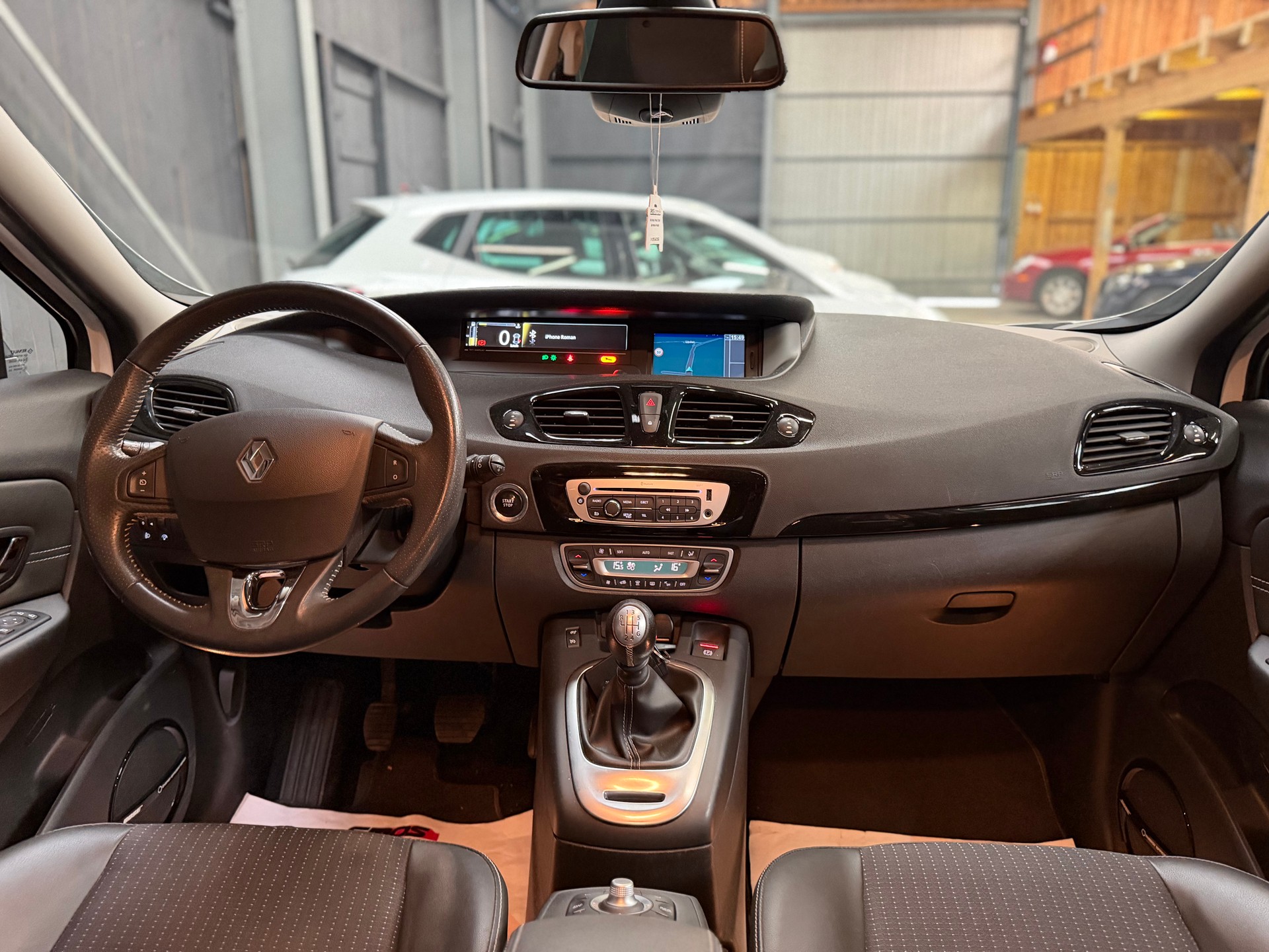 RENAULT Scénic 1.2 16V Turbo Bose Edition-image-7