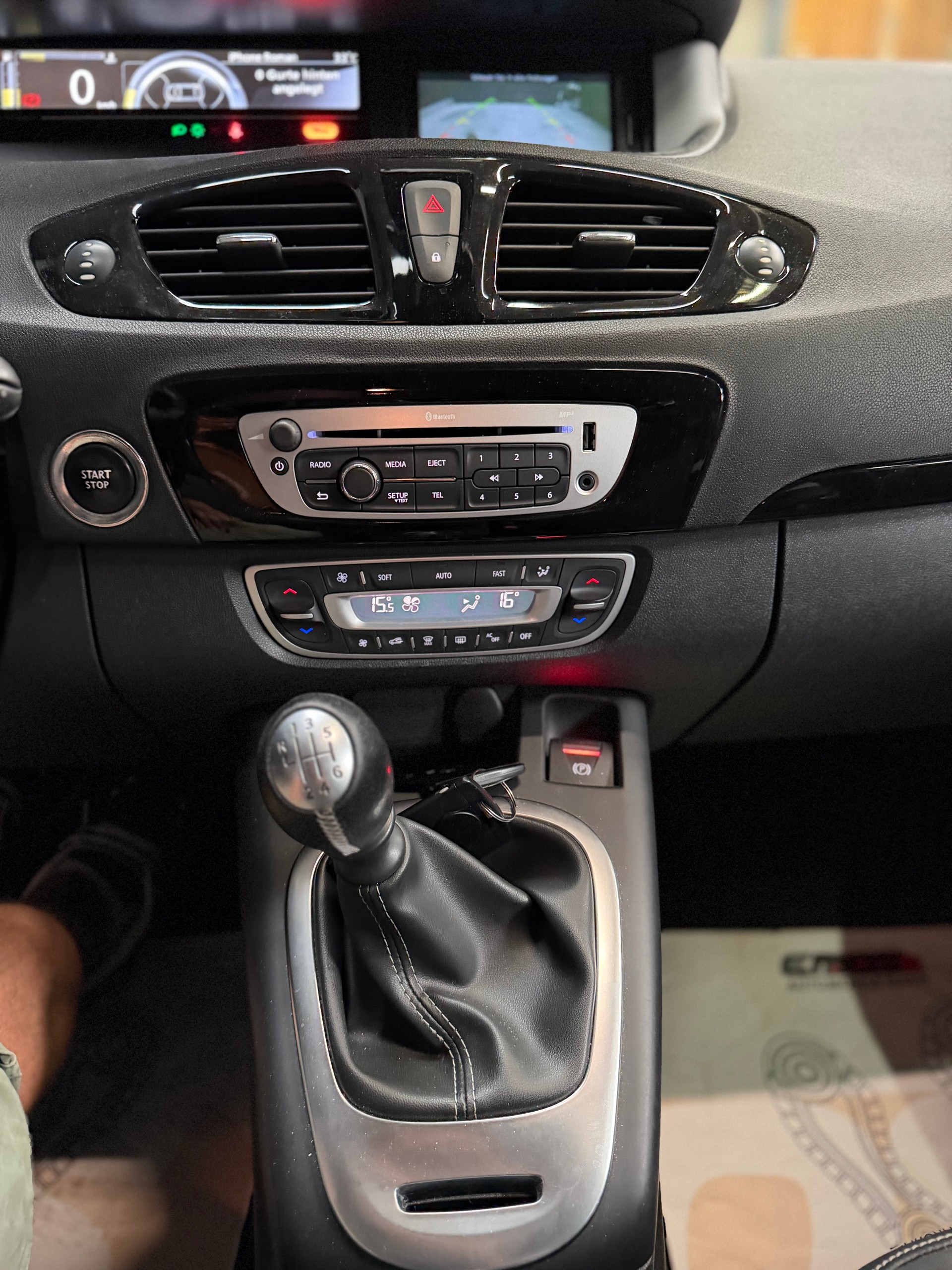 RENAULT Scénic 1.2 16V Turbo Bose Edition-image-14