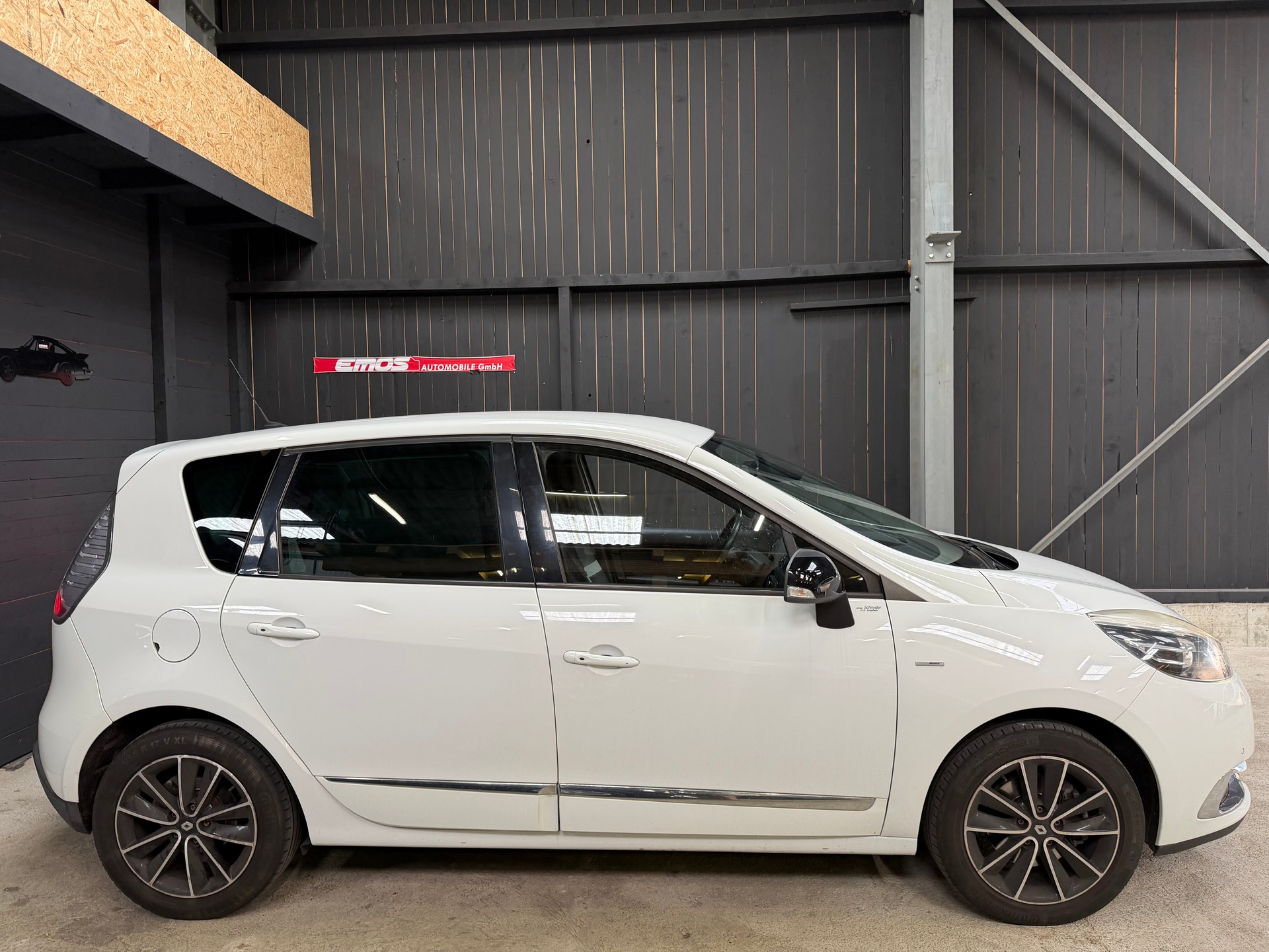 RENAULT Scénic 1.2 16V Turbo Bose Edition-image-3