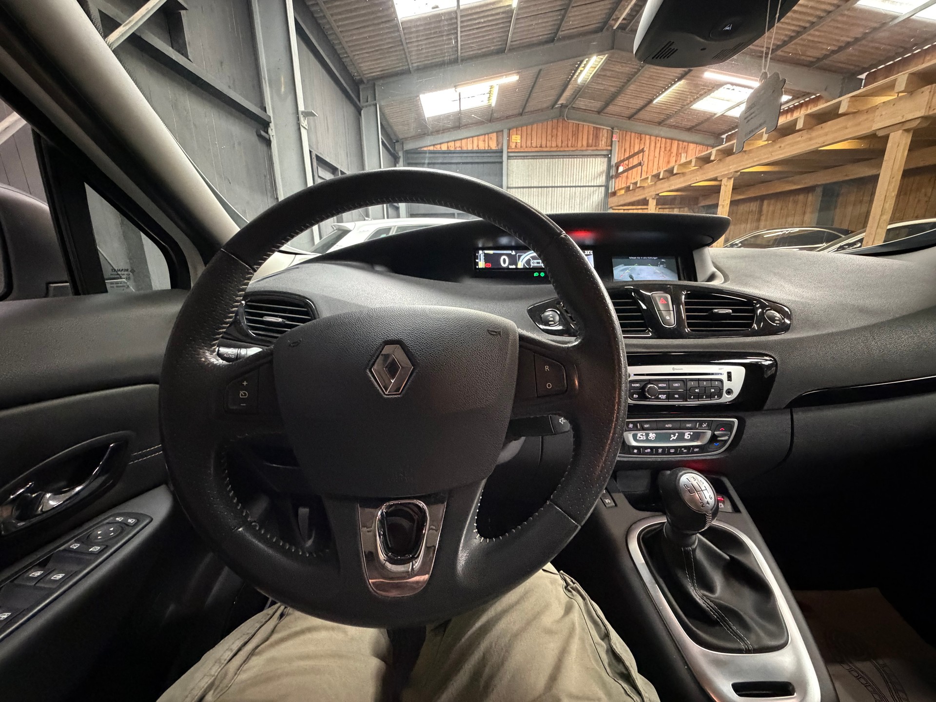 RENAULT Scénic 1.2 16V Turbo Bose Edition-image-12