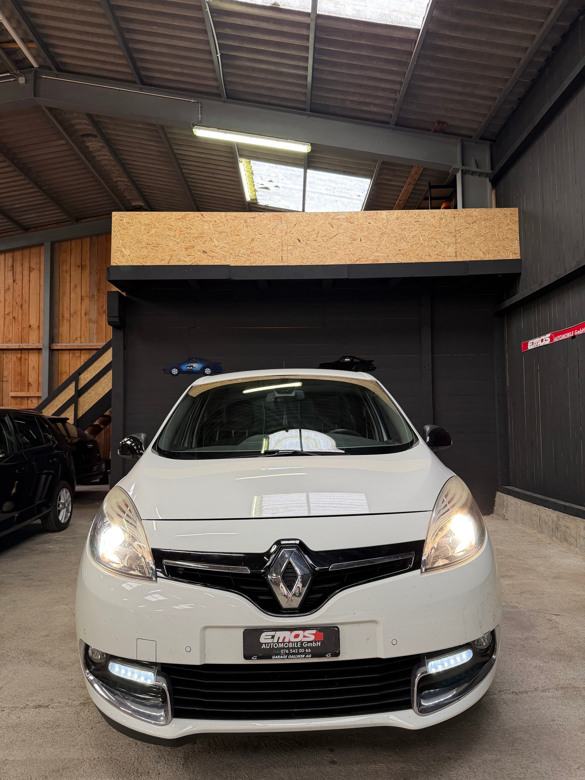 RENAULT Scénic 1.2 16V Turbo Bose Edition-image-1