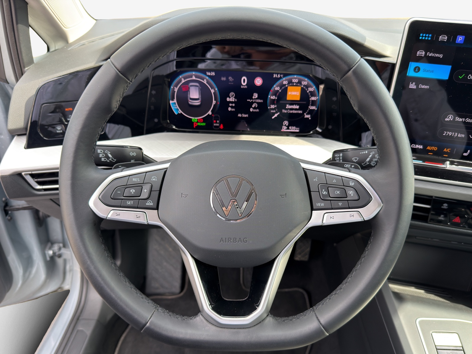 VW Golf 1.5 e TSI mHEV Life DSG-image-9