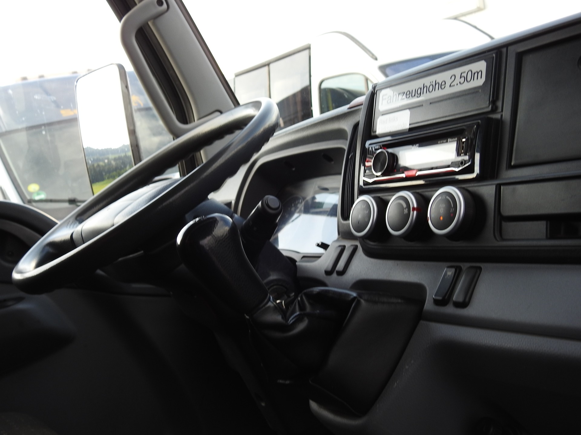 MITSUBISHI FUSO Canter-image-14