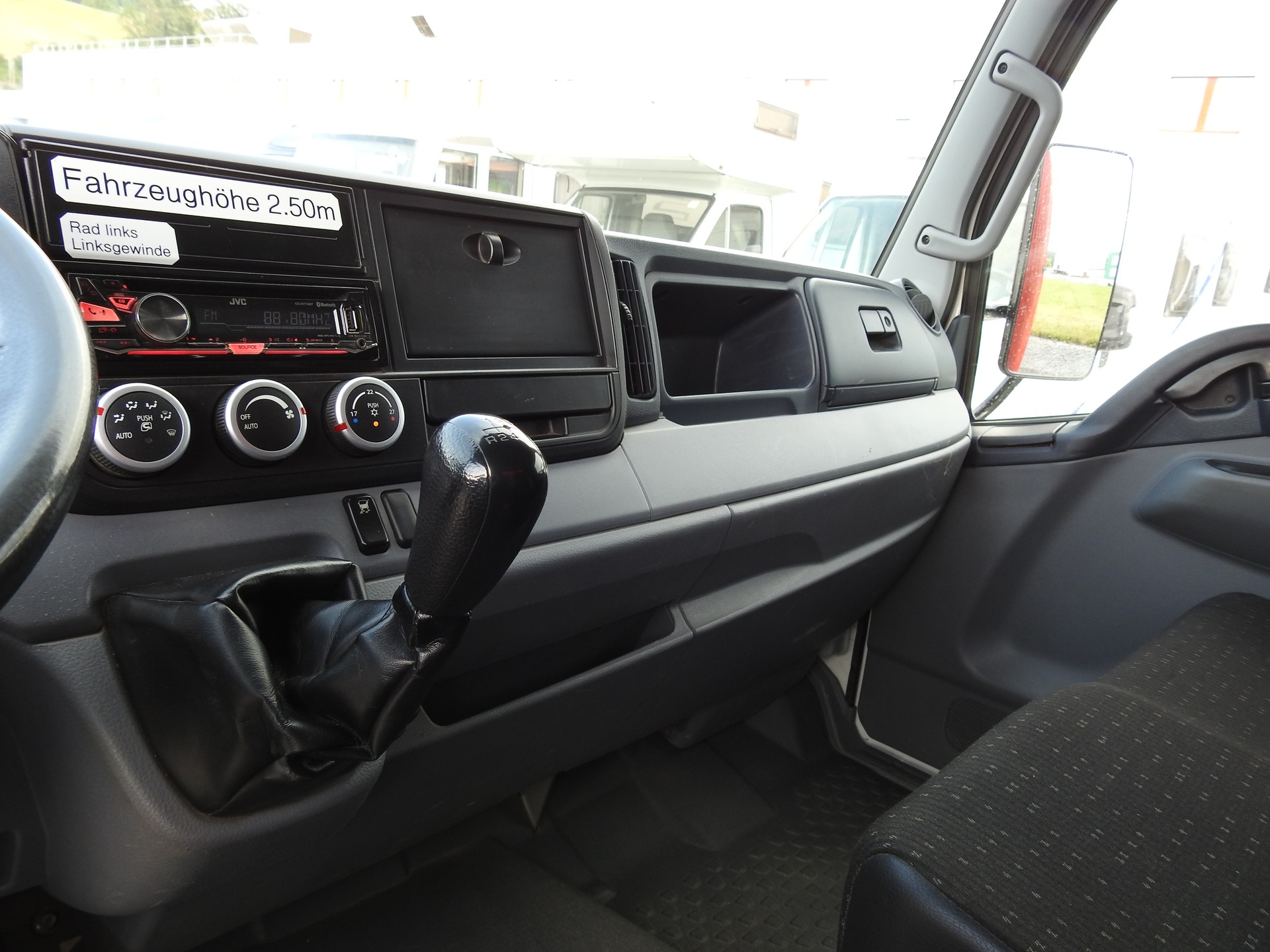 MITSUBISHI FUSO Canter-image-10