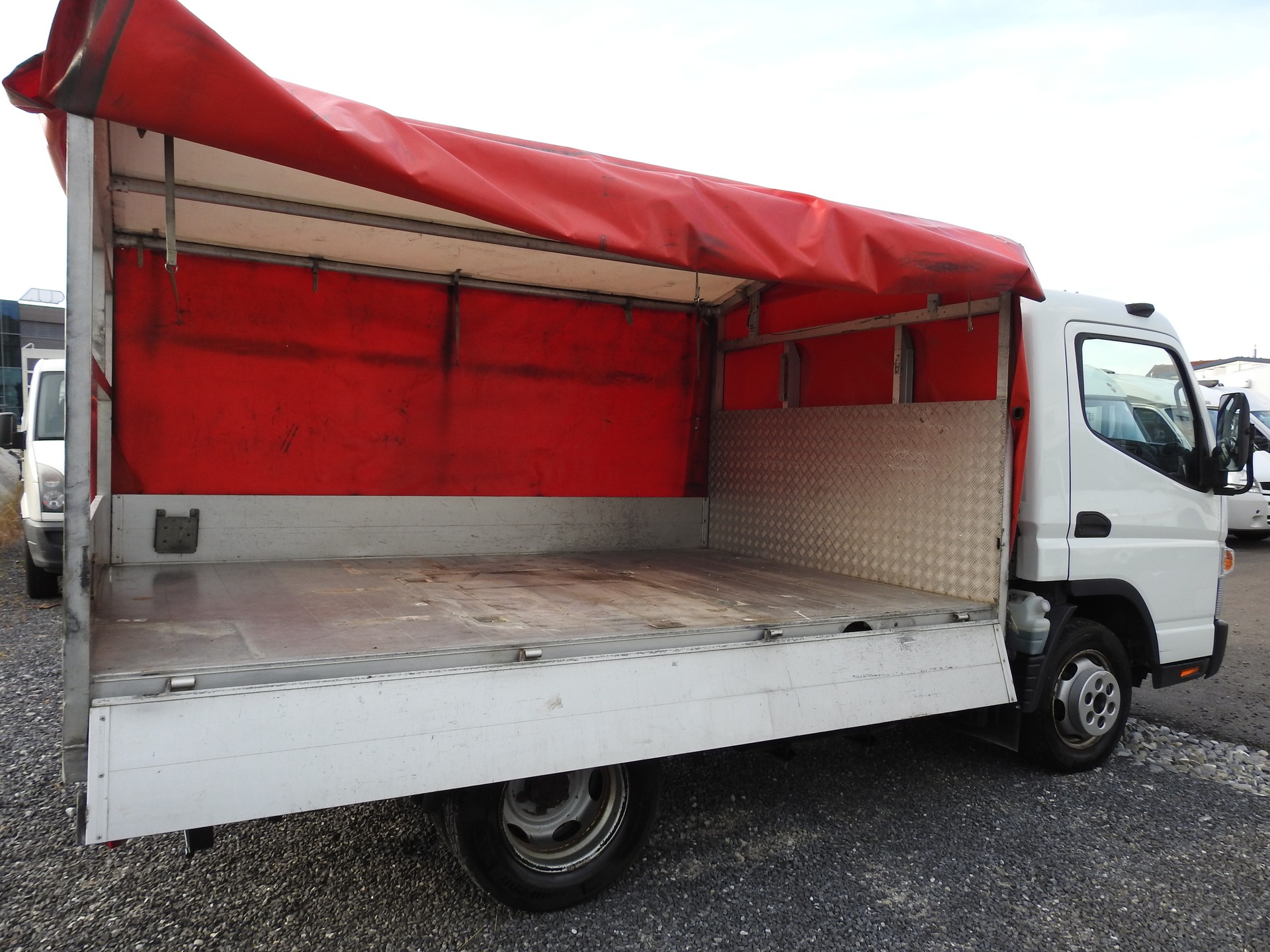 MITSUBISHI FUSO Canter-image-26