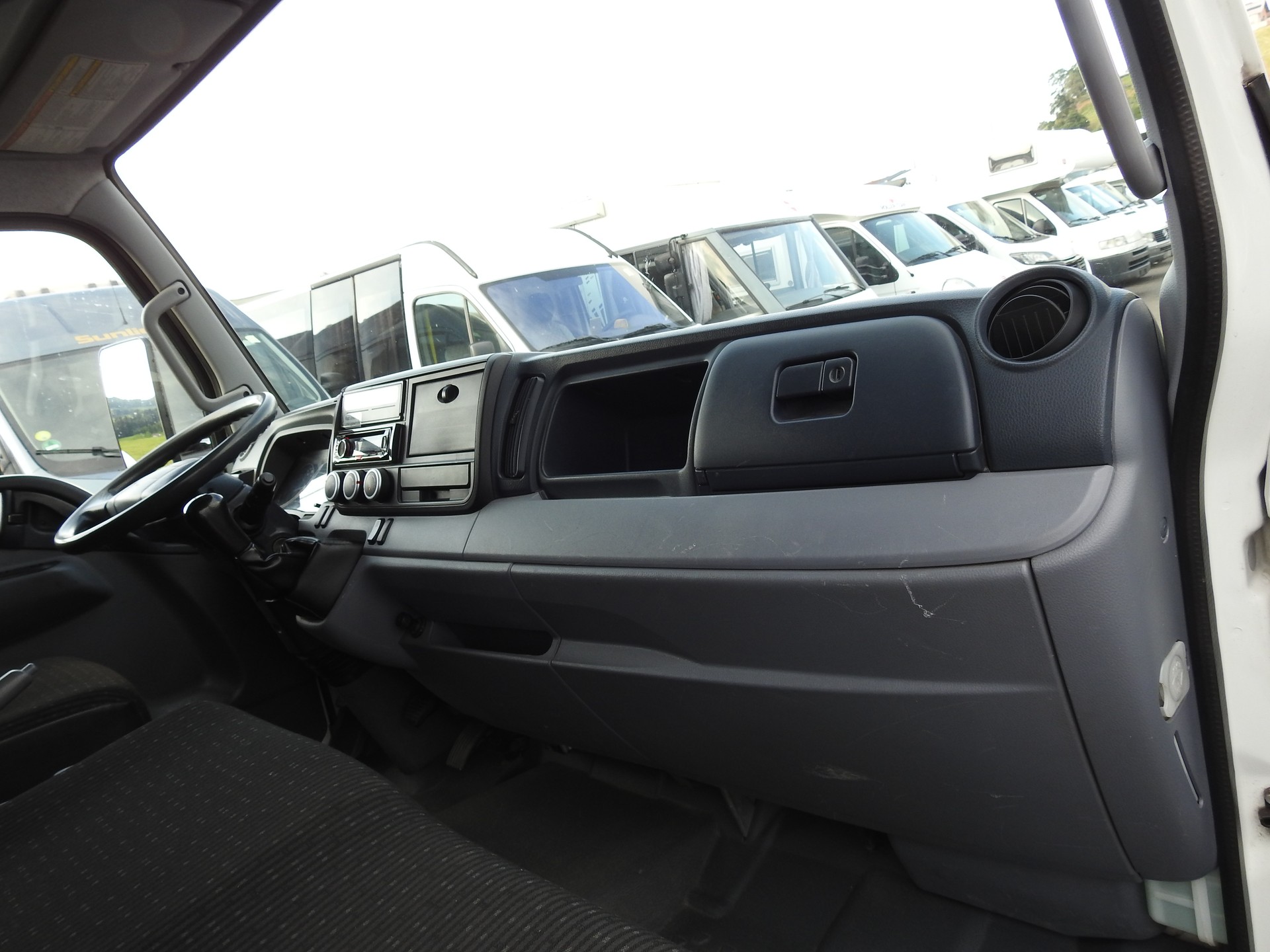 MITSUBISHI FUSO Canter-image-12