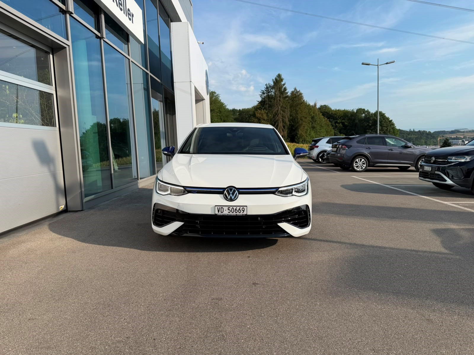 VW Golf 2.0 TSI R DSG 4Motion R 20 Years-showroom-element-3