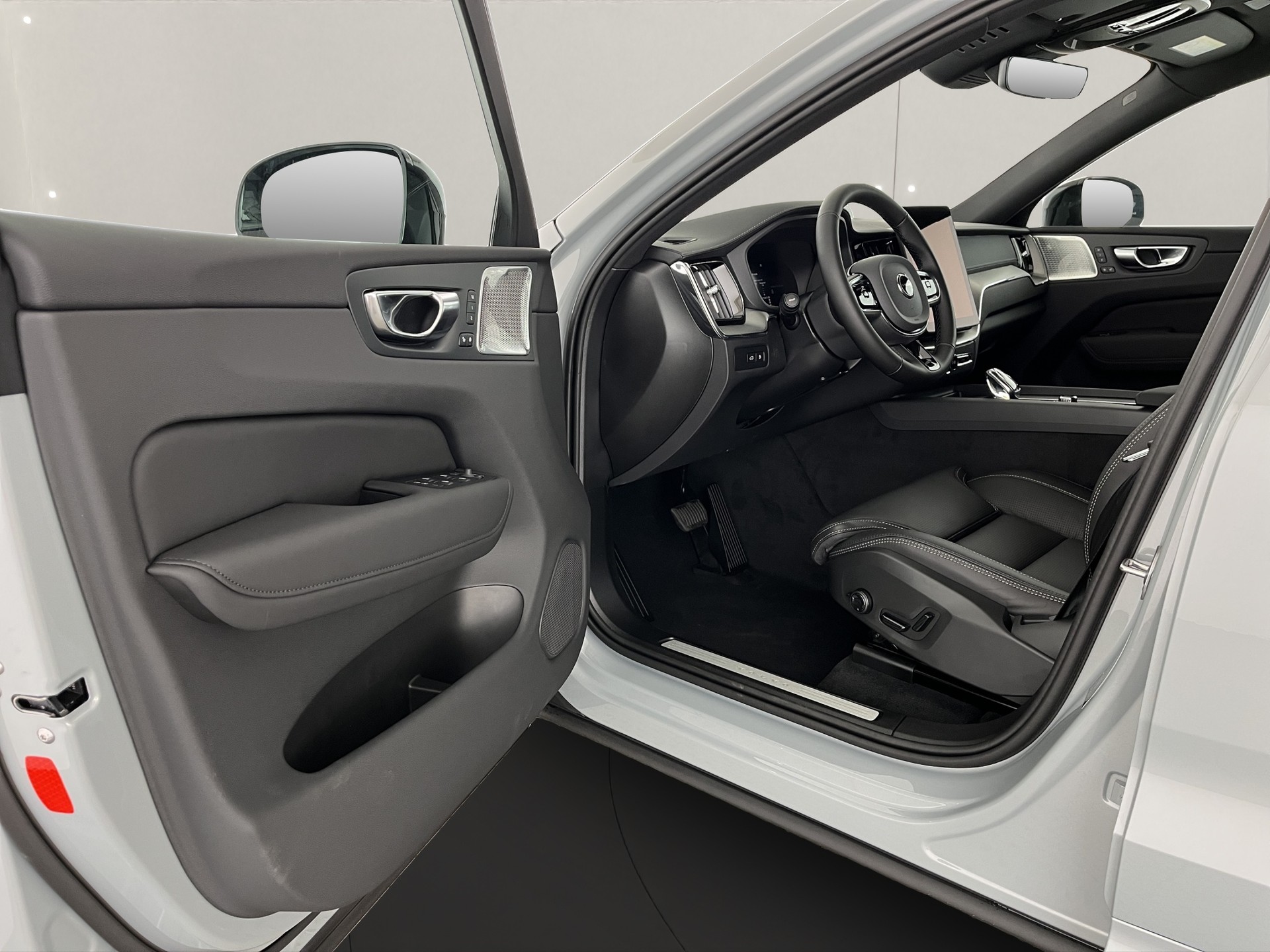 VOLVO XC60 2.0 T8 TE Black Edition eAWD-image-8