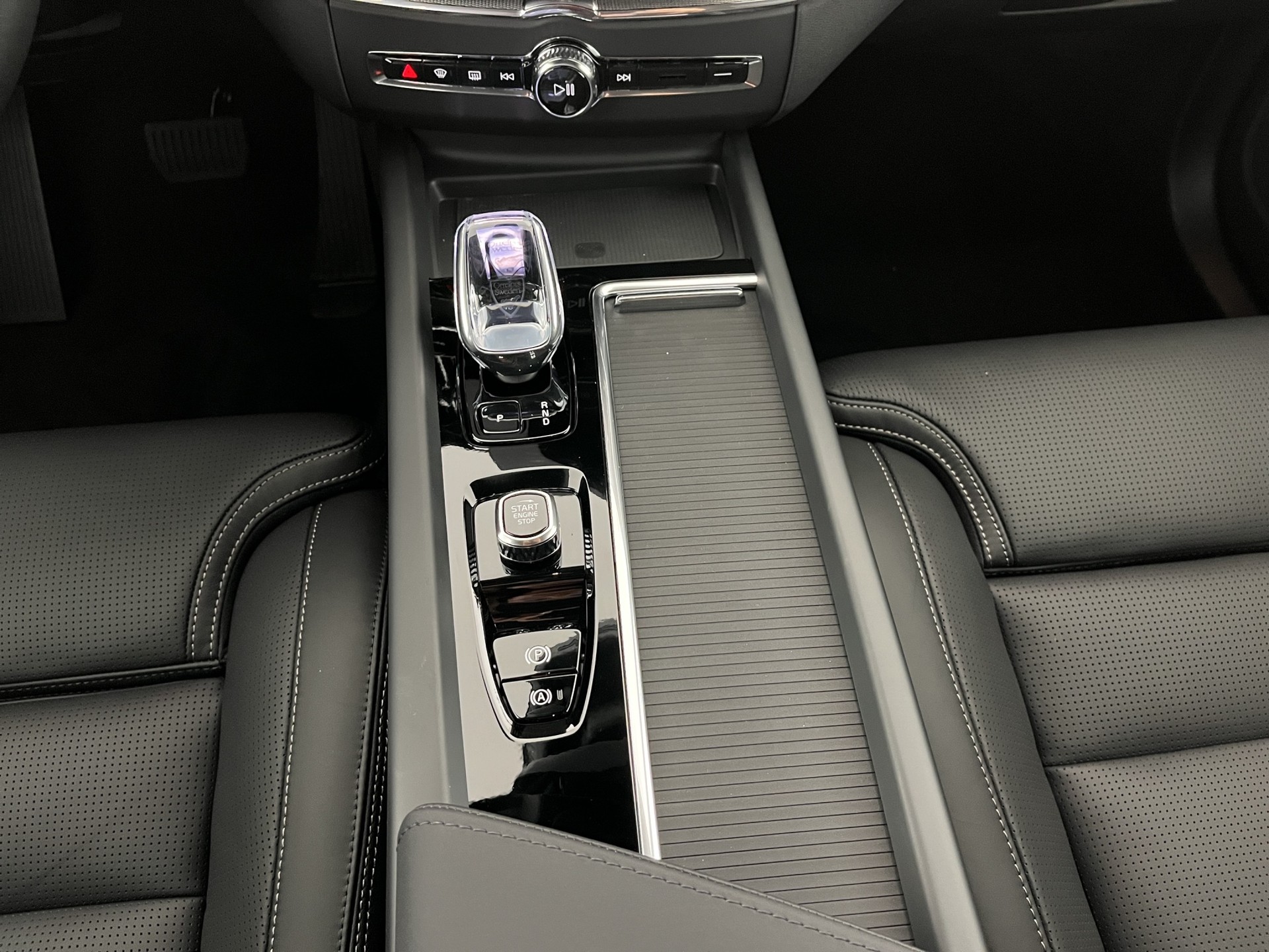 VOLVO XC60 2.0 T8 TE Black Edition eAWD-image-14
