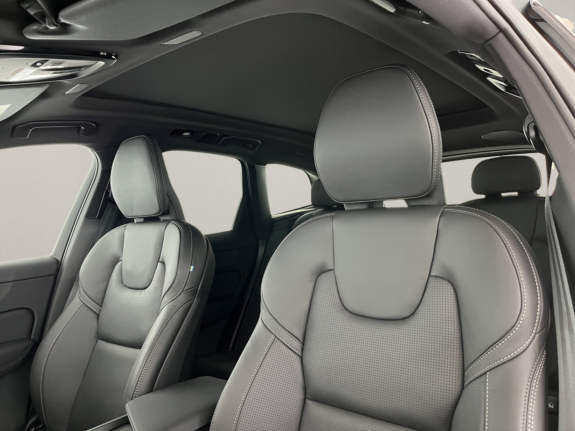 VOLVO XC60 2.0 T8 TE Black Edition eAWD-image-17