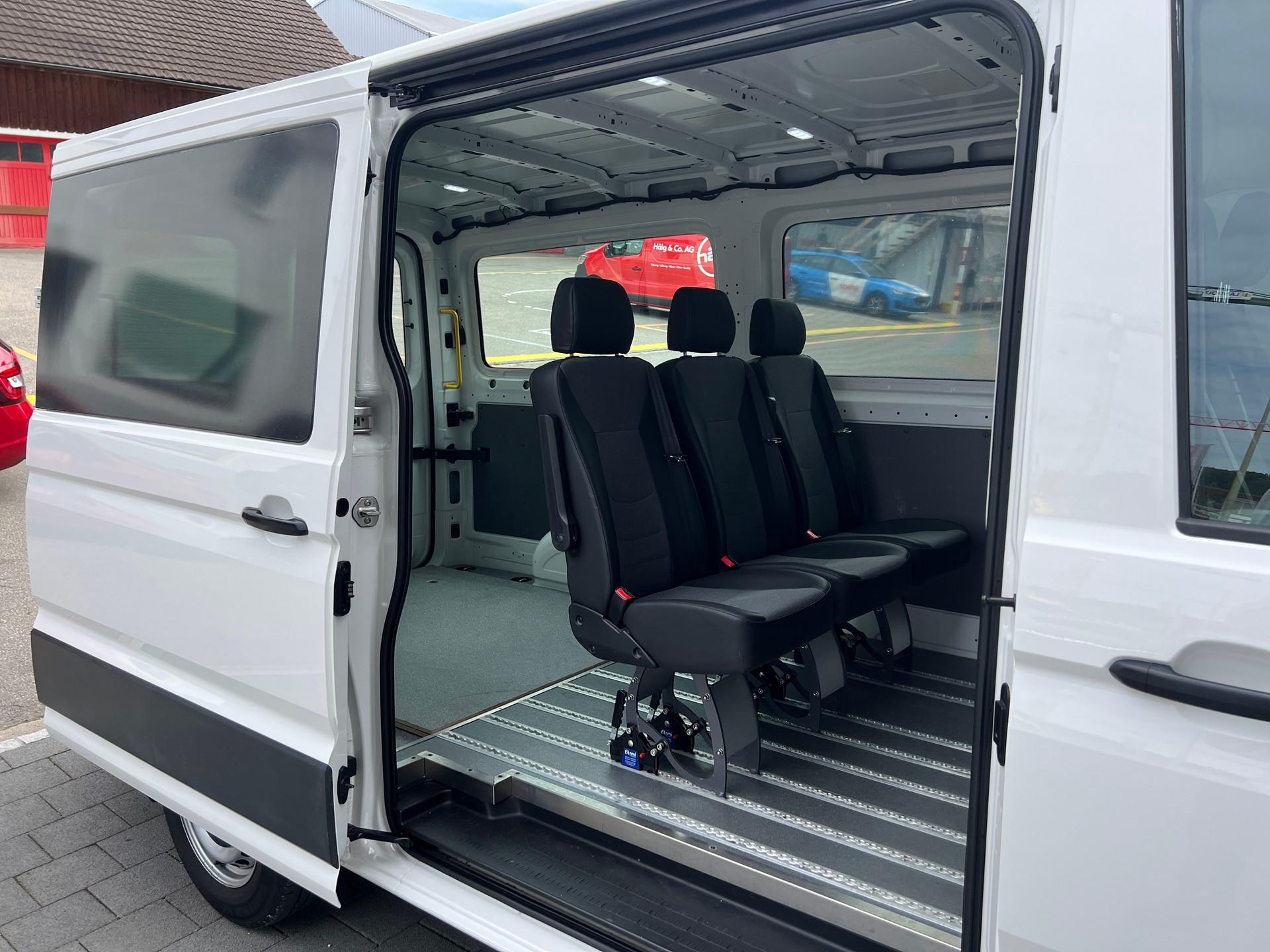 VW Crafter 35 2.0 TDI L3 A-image-11